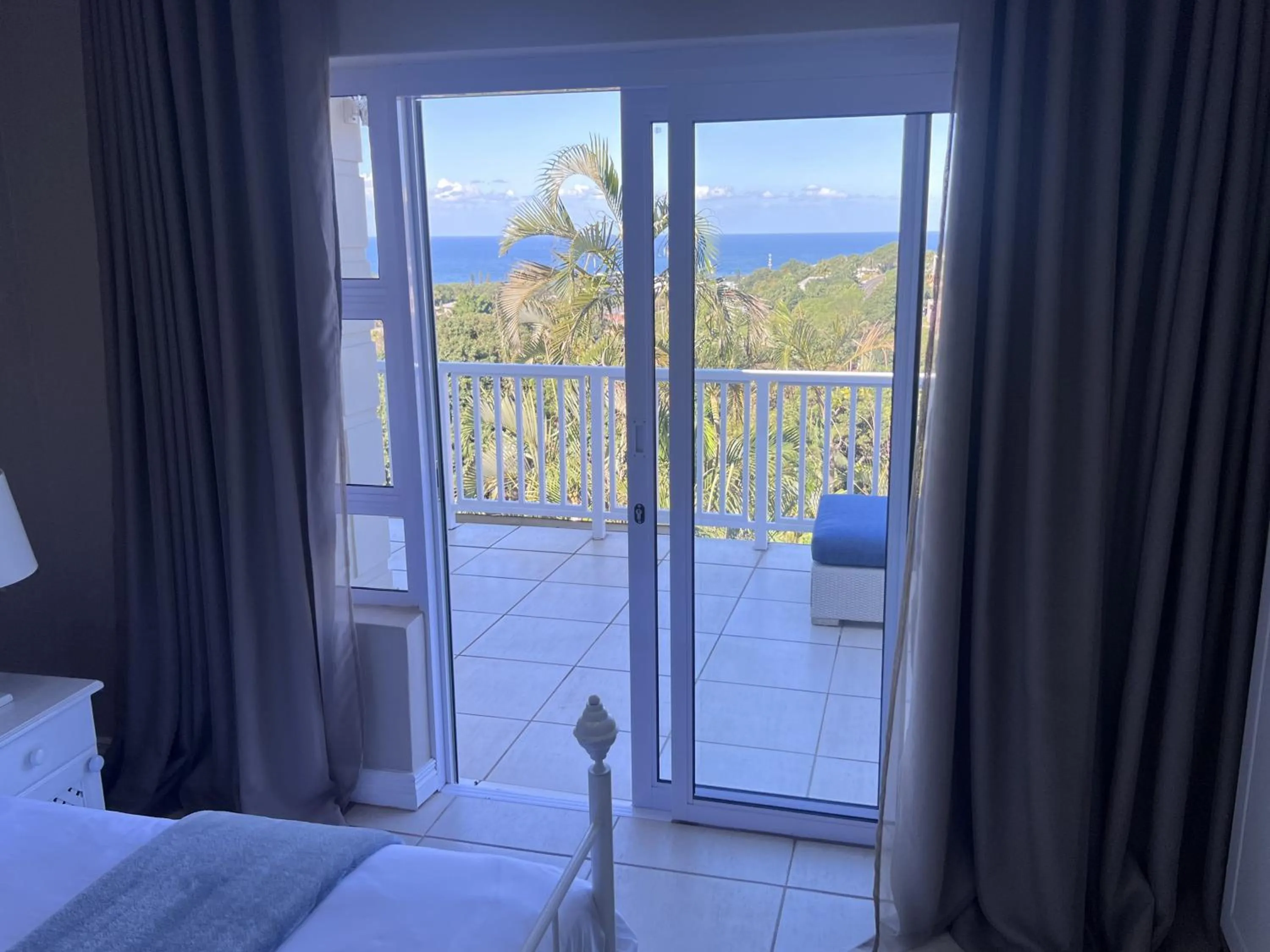 Balcony/Terrace, Bed in Seaview Manor Exquisite Bed & Breakfast