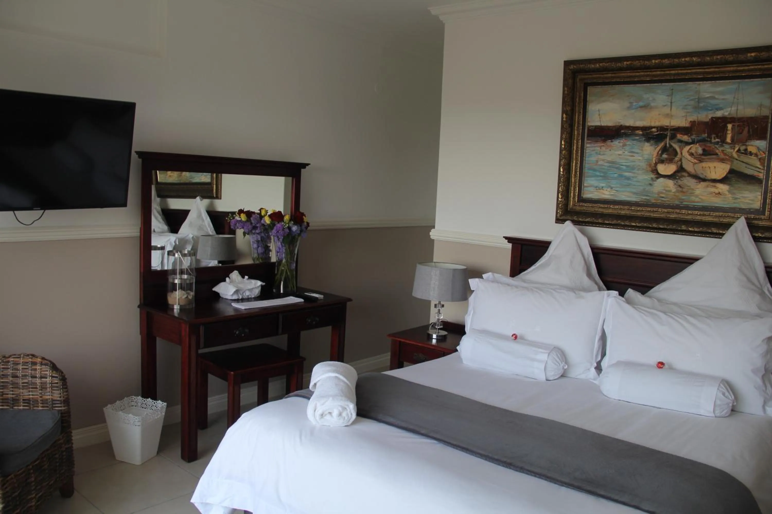 Decorative detail, Bed in Seaview Manor Exquisite Bed & Breakfast