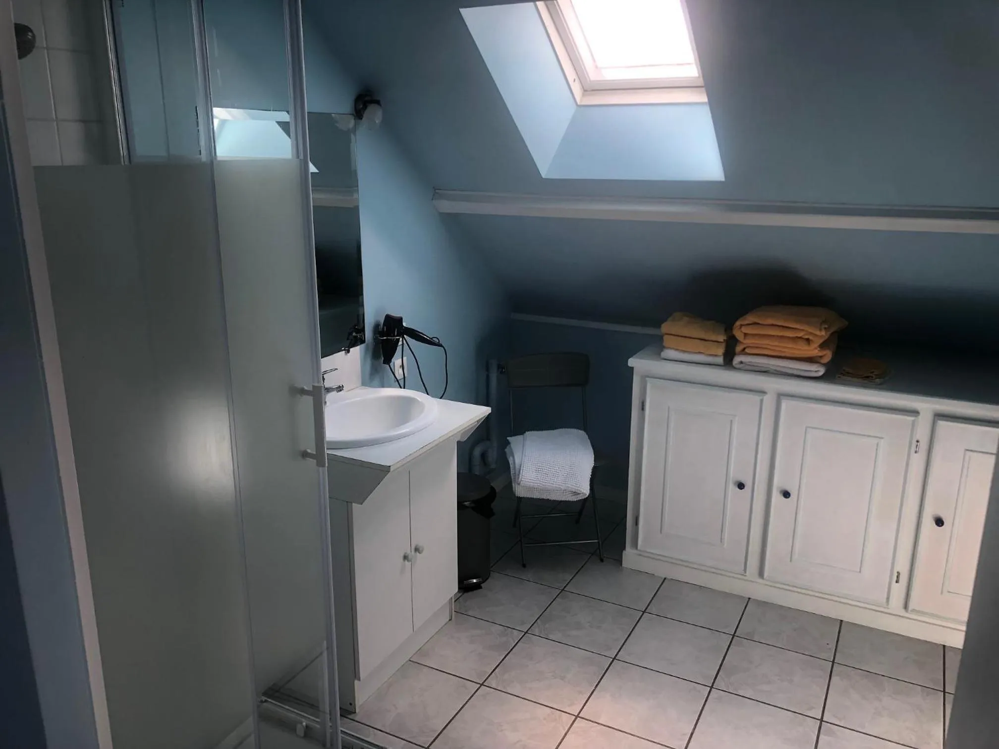 Bathroom in Au Nom des Dames, Maison et Table d'Hôtes, près de Chenonceau et du Zoo de Beauval