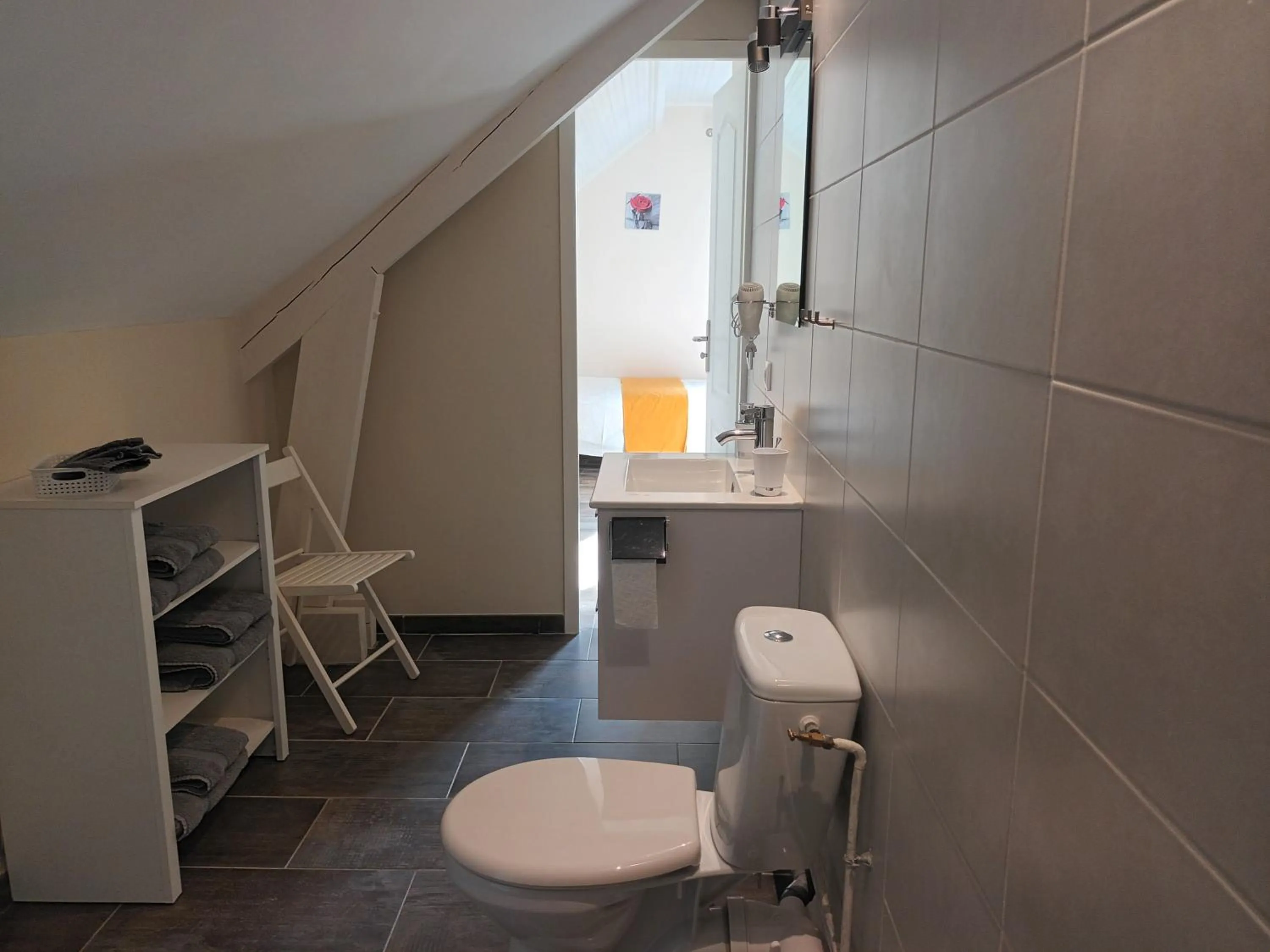 Bathroom in Au Nom des Dames, Maison et Table d'Hôtes, près de Chenonceau et du Zoo de Beauval