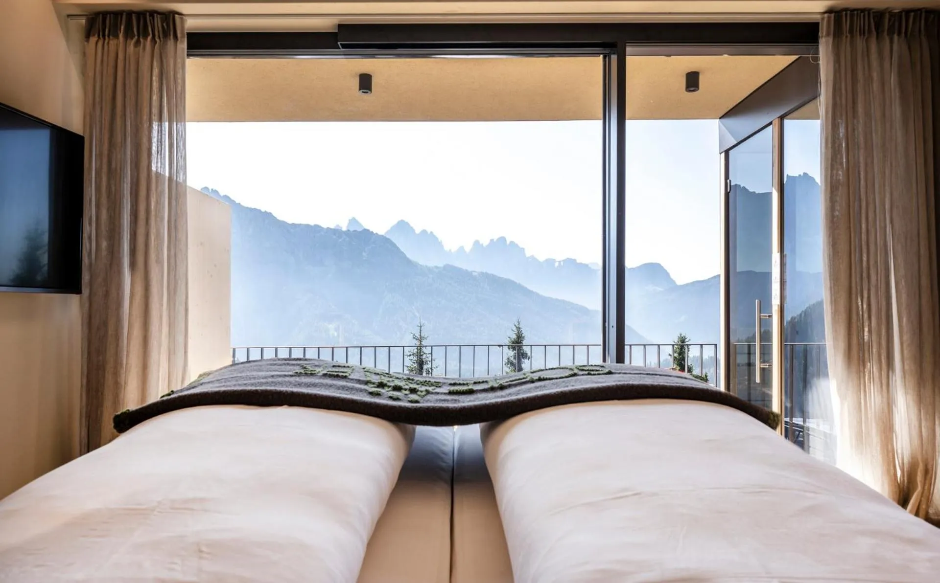 View (from property/room), Bed in Berghotel Schlemmer