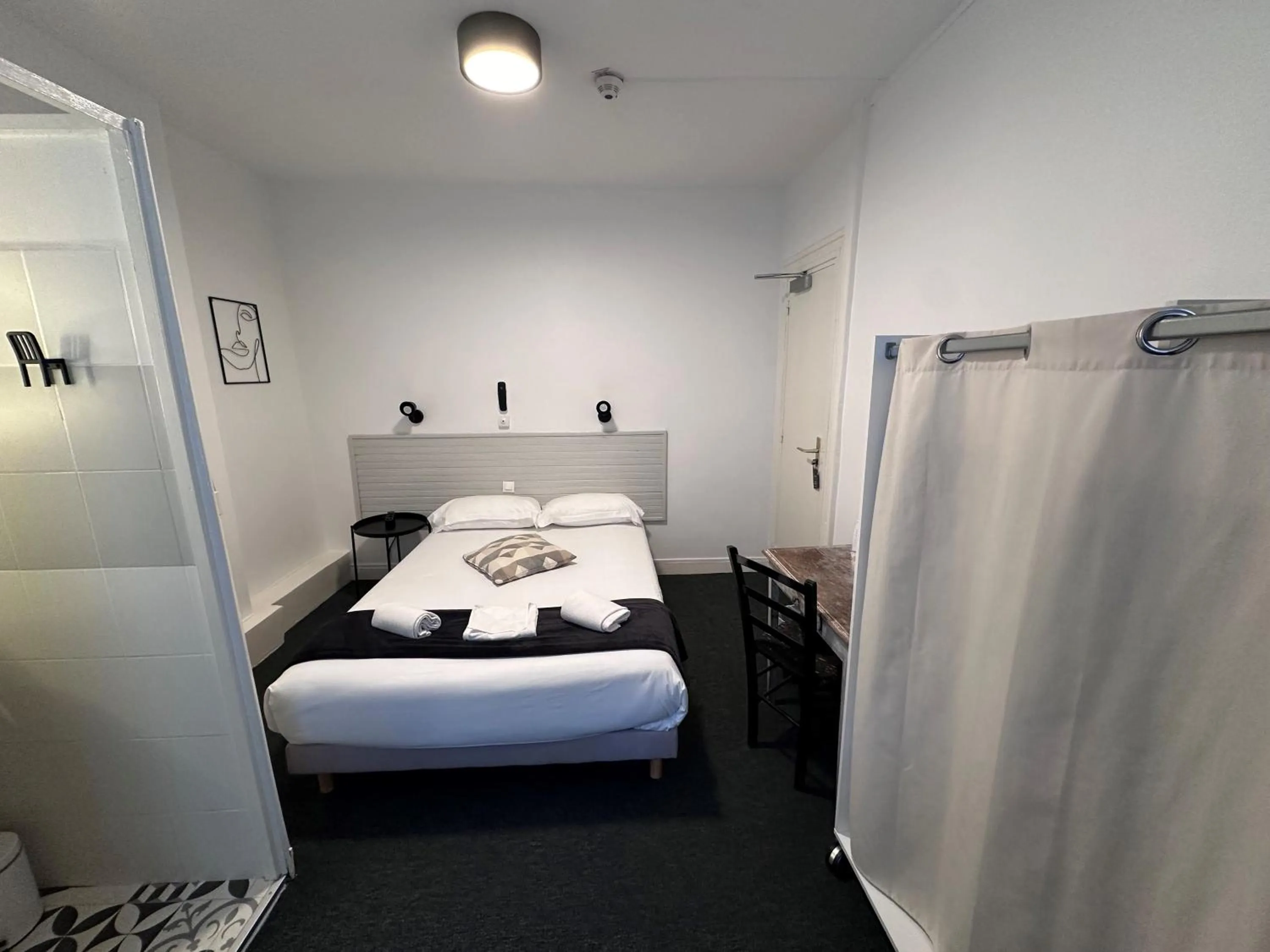 Bed in Hôtel L'Estran