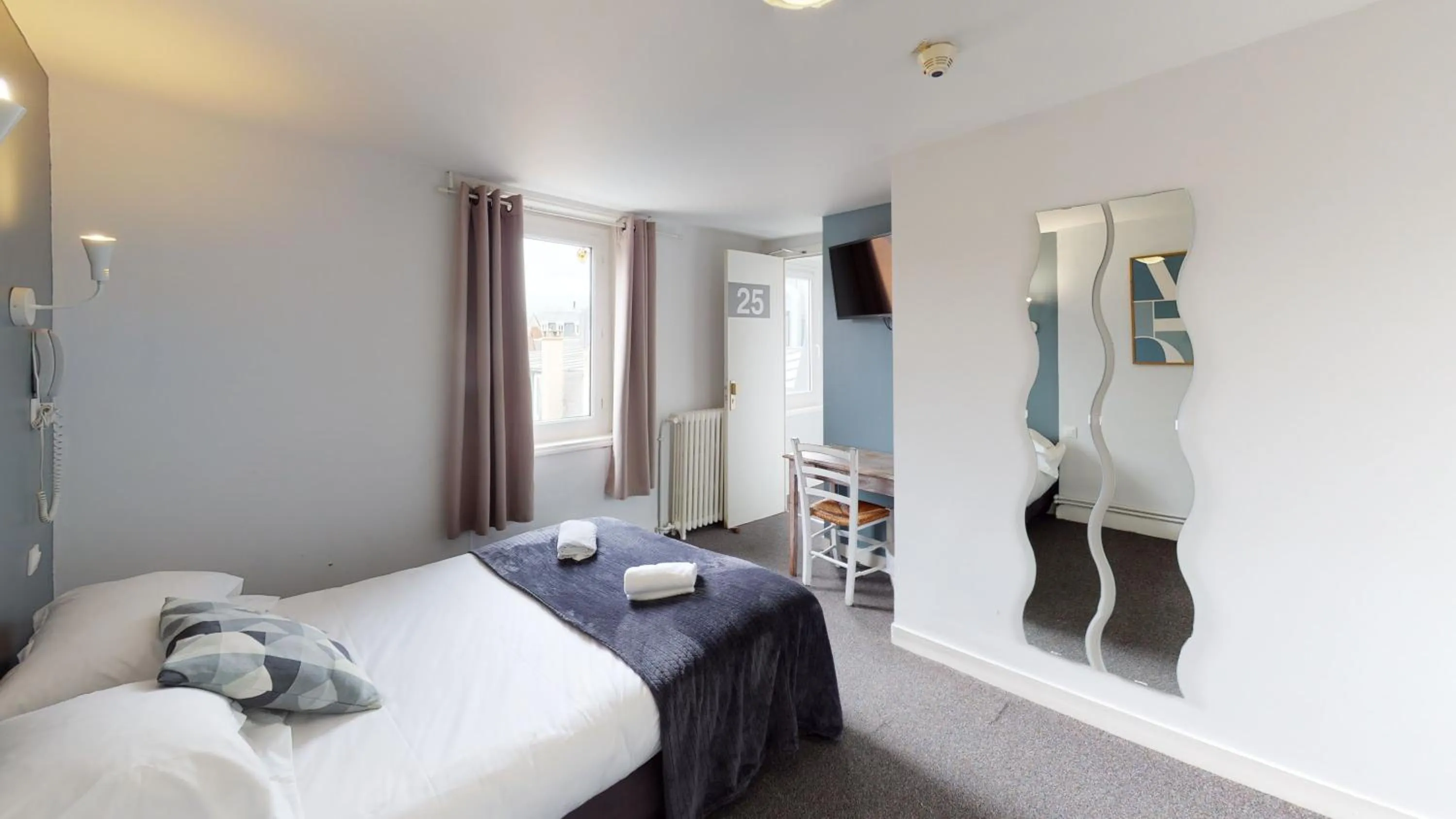 Bed in Hôtel L'Estran