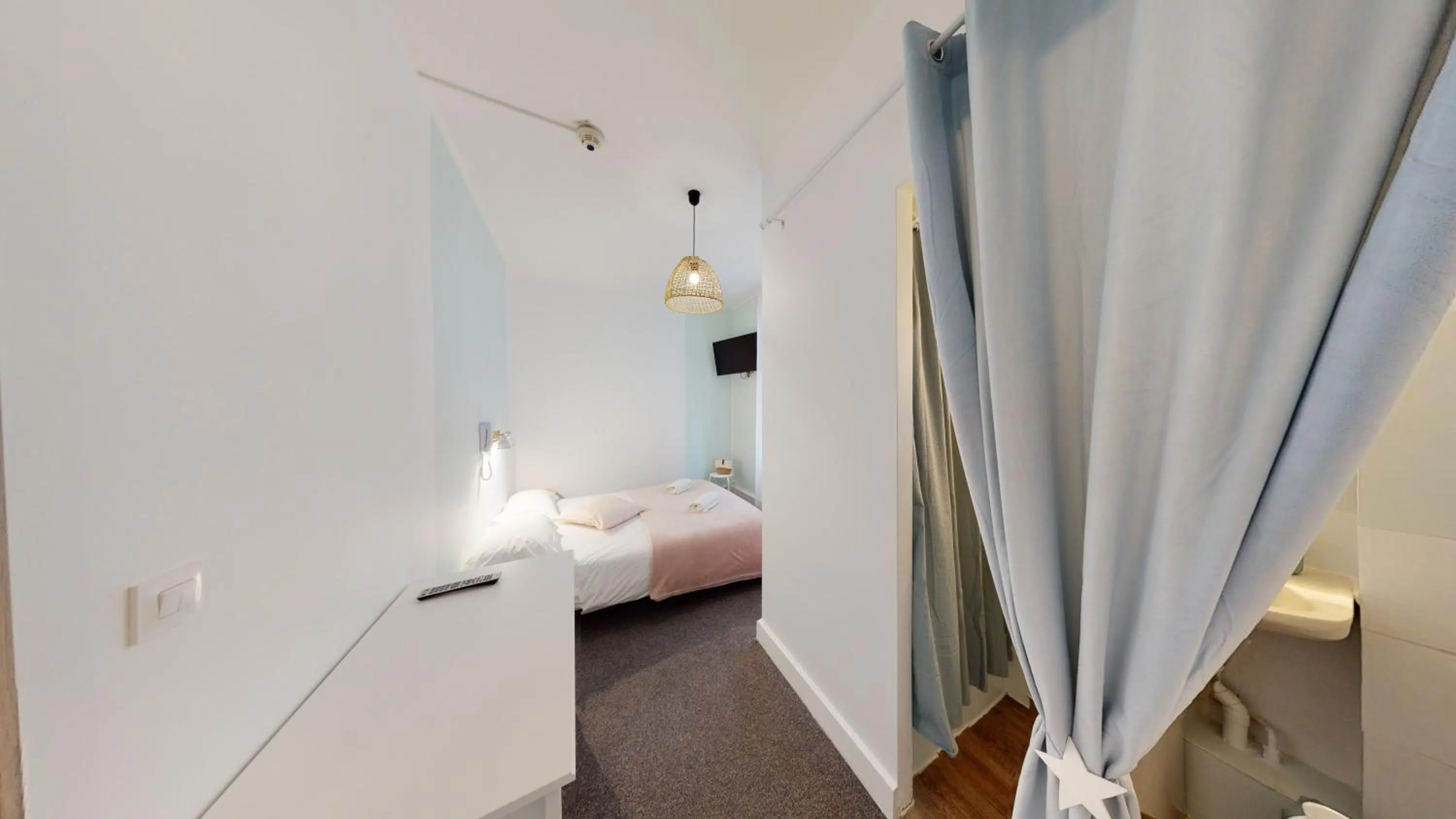 Bed in Hôtel L'Estran