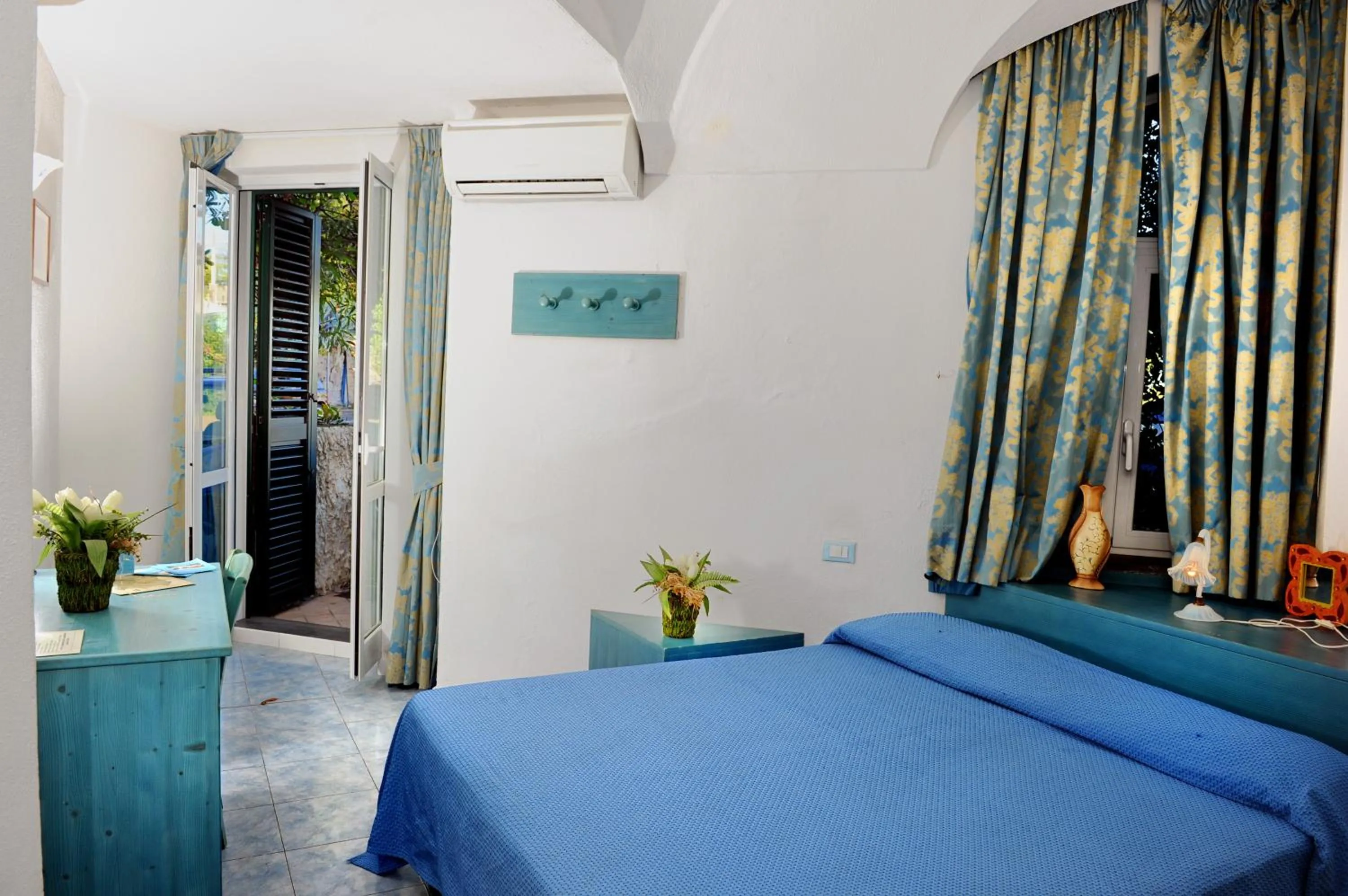 Bedroom, Bed in Hotel La Ninfea