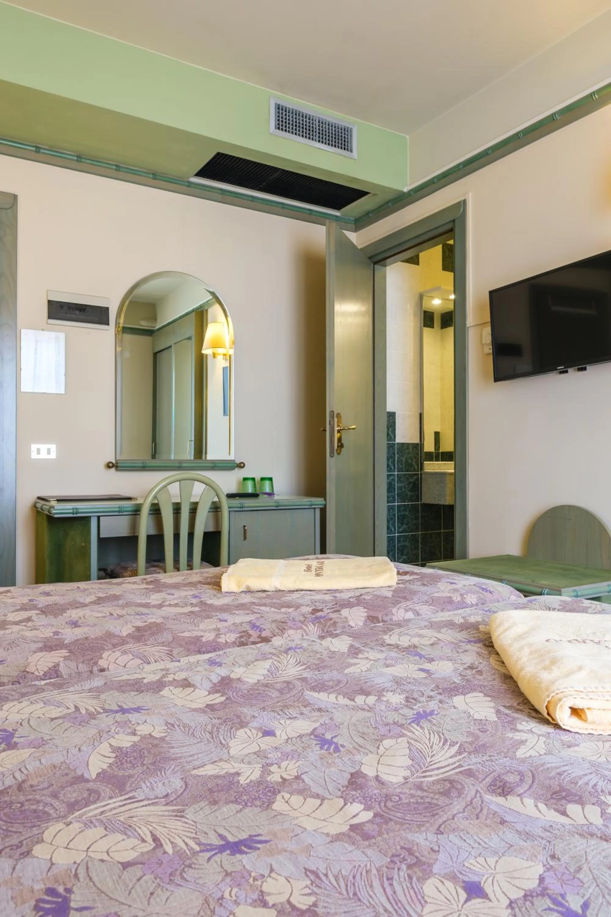 Bed in Hotel Montecarlo