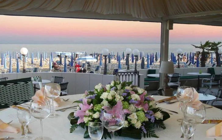 Restaurant/places to eat in Hotel Montecarlo