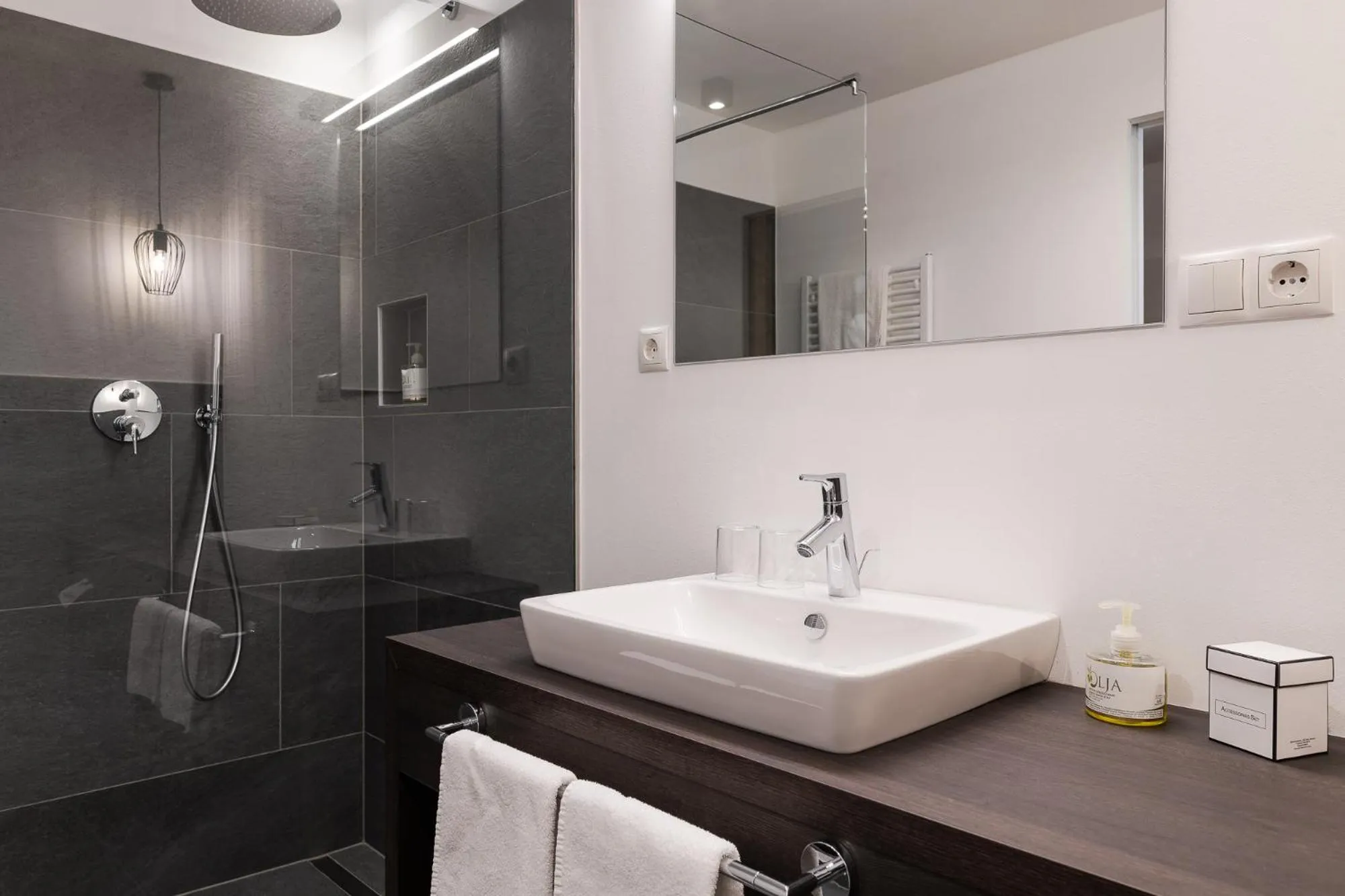 Shower in Oliven- & Genusshotel Hirzer