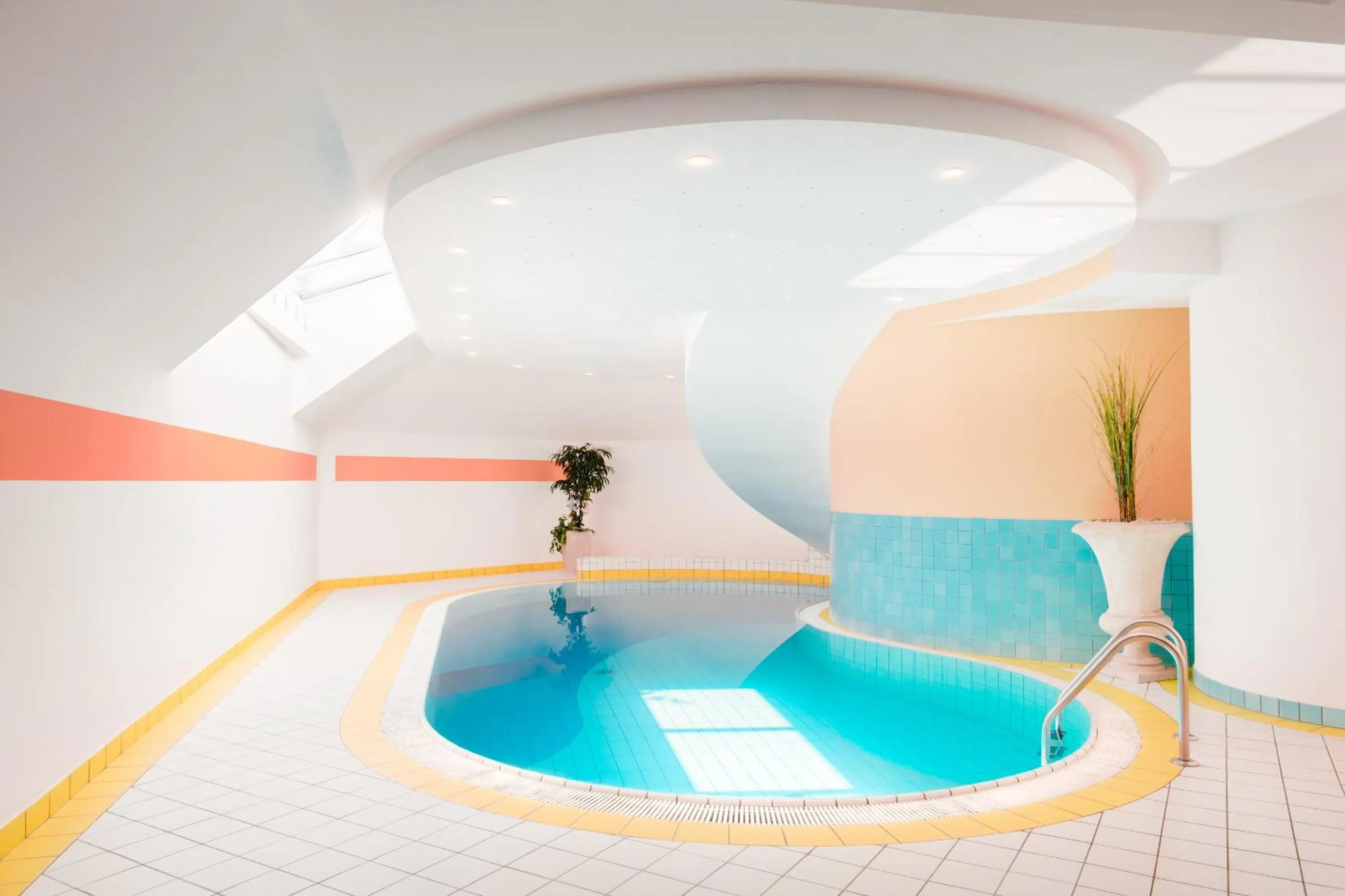 Pool view in Oliven- & Genusshotel Hirzer