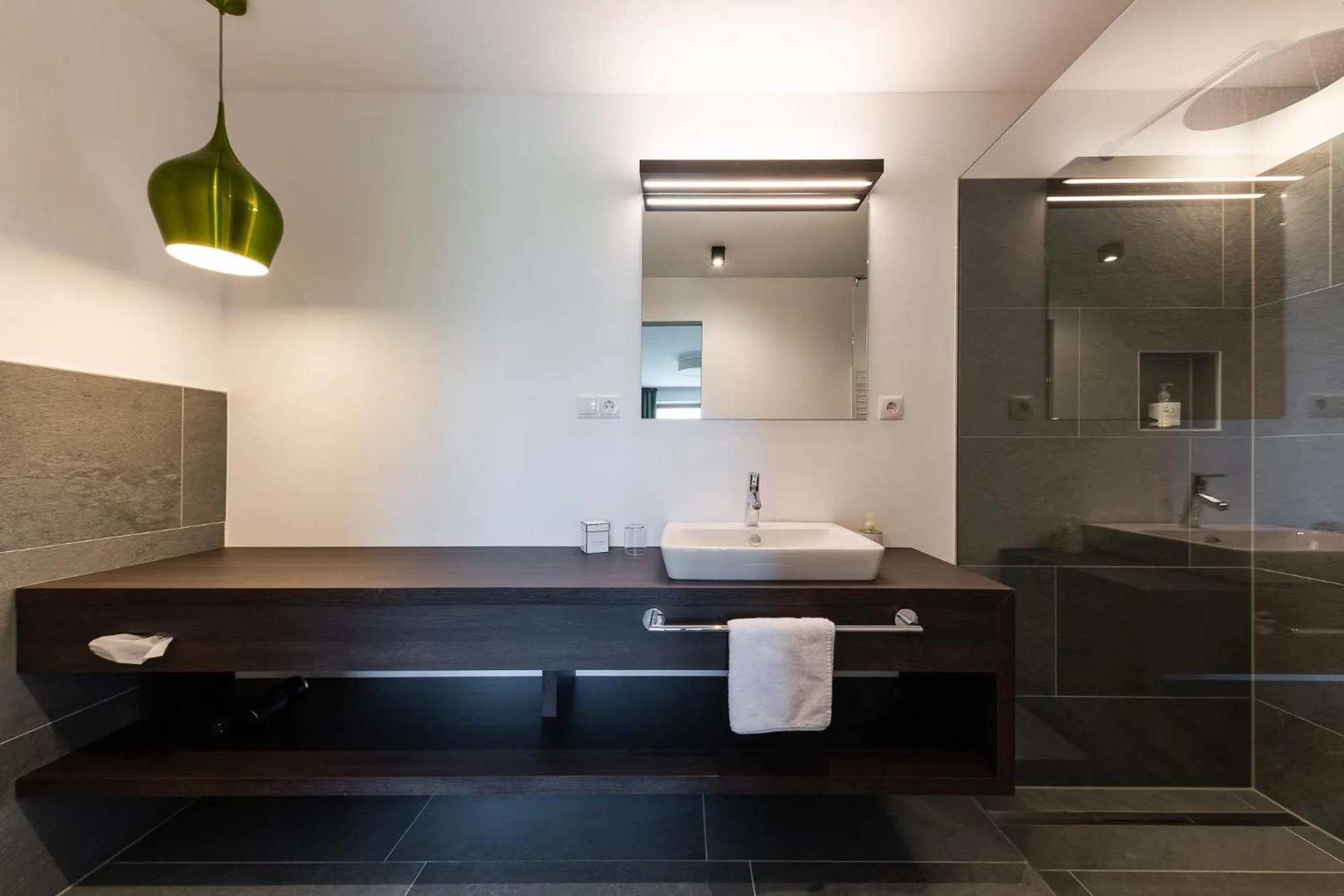 Shower in Oliven- & Genusshotel Hirzer