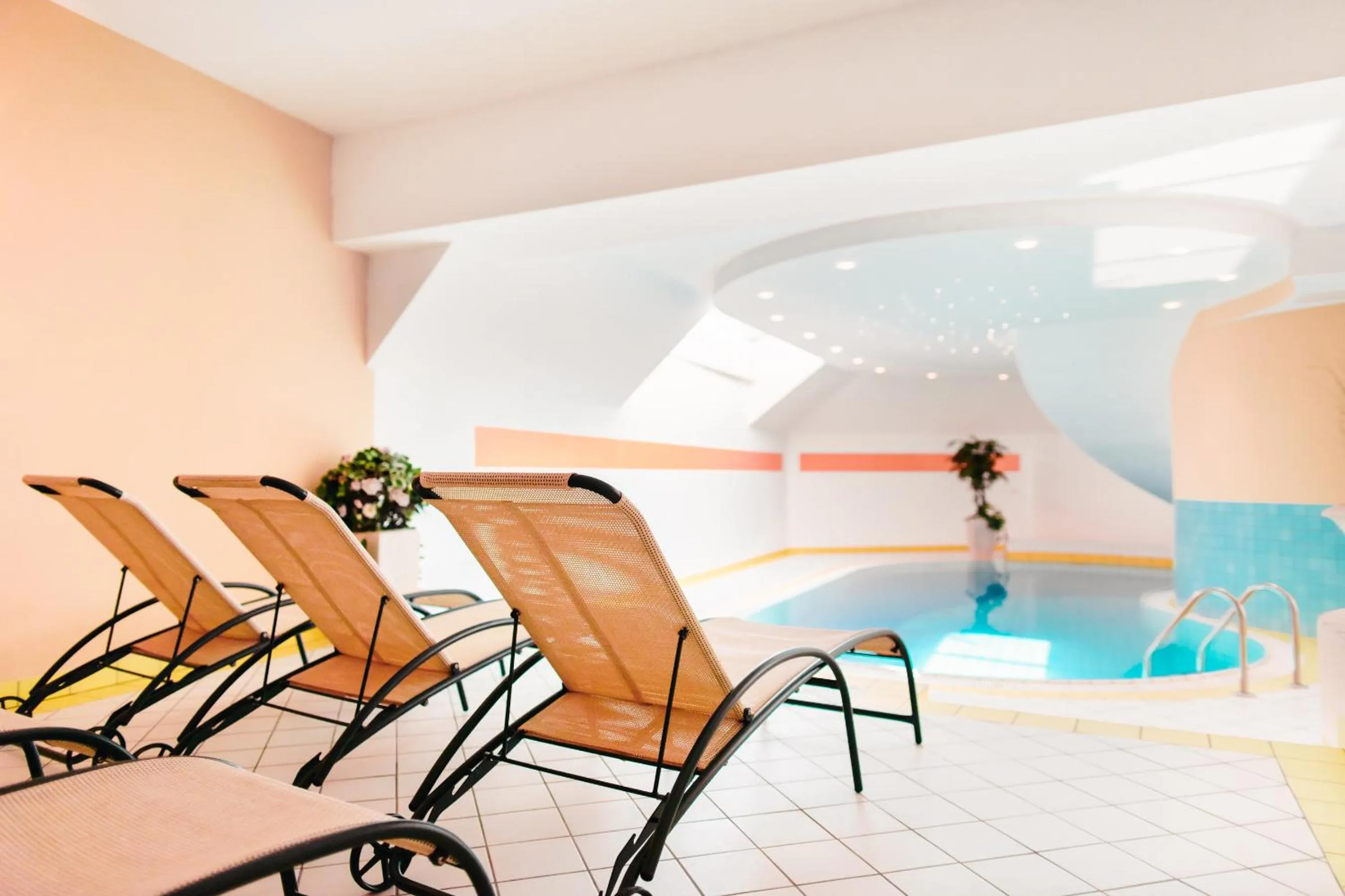 Swimming pool in Oliven- & Genusshotel Hirzer