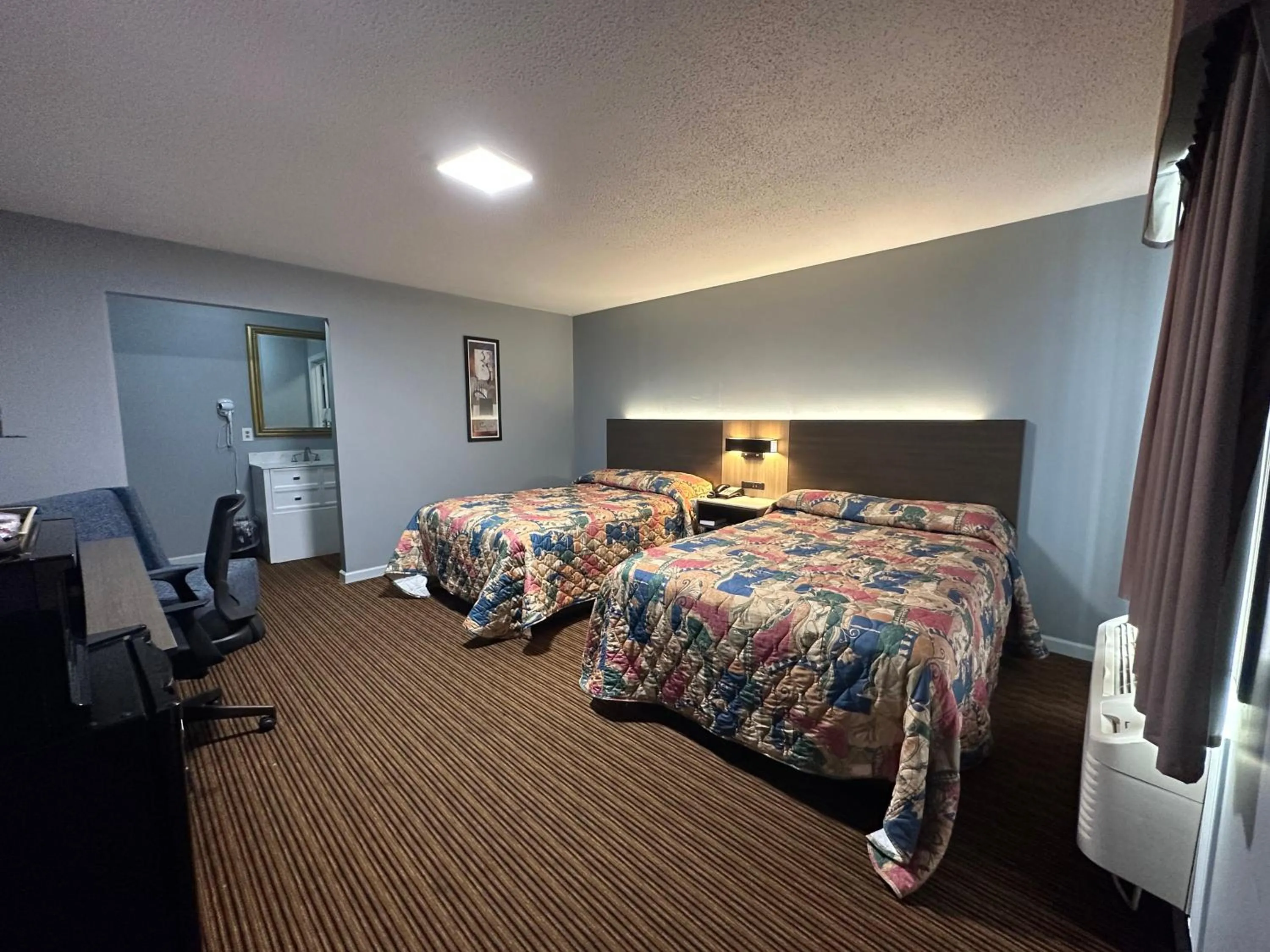 Bed in Rodeway Inn & Suites Walhalla