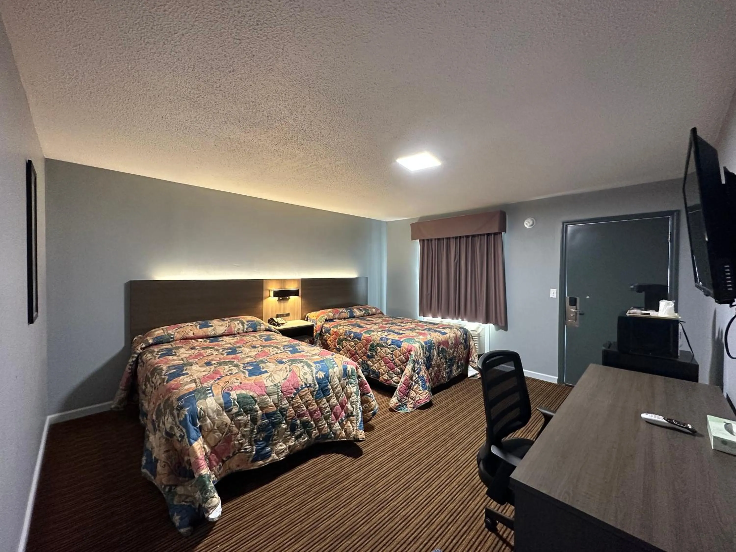 Bed in Rodeway Inn & Suites Walhalla