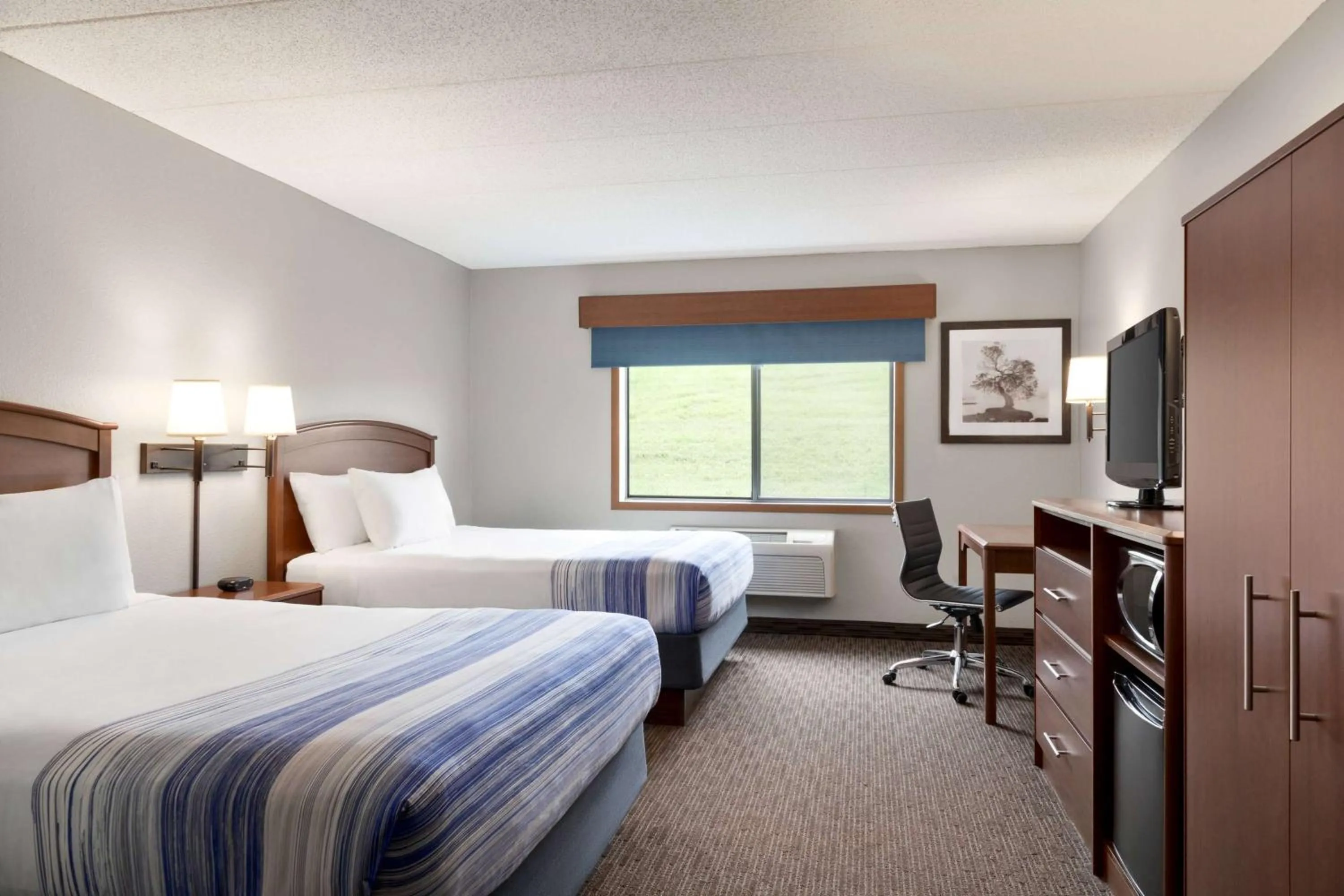 Photo of the whole room, Bed in AmericInn by Wyndham Sauk Centre