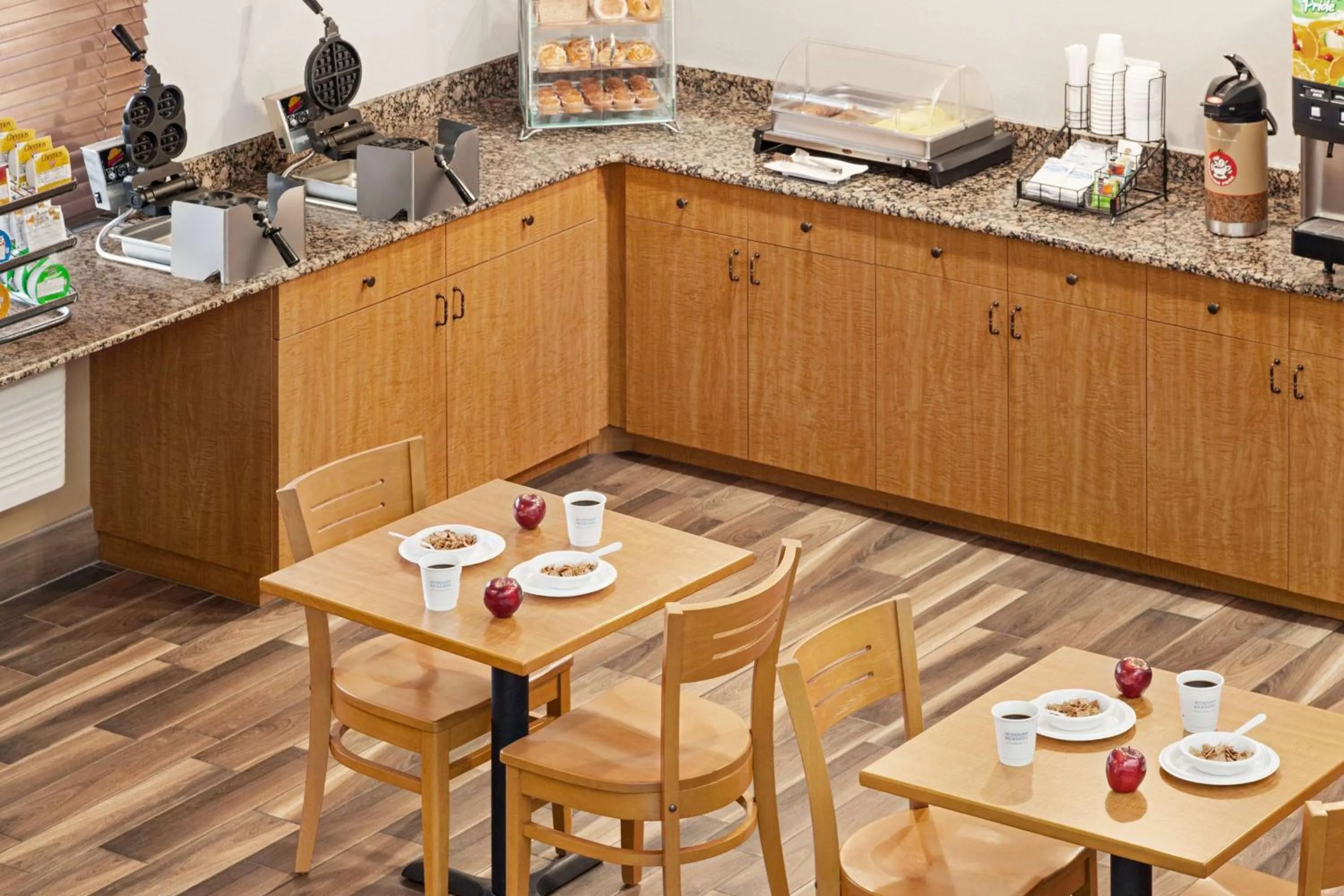 Restaurant/places to eat in AmericInn by Wyndham Sauk Centre