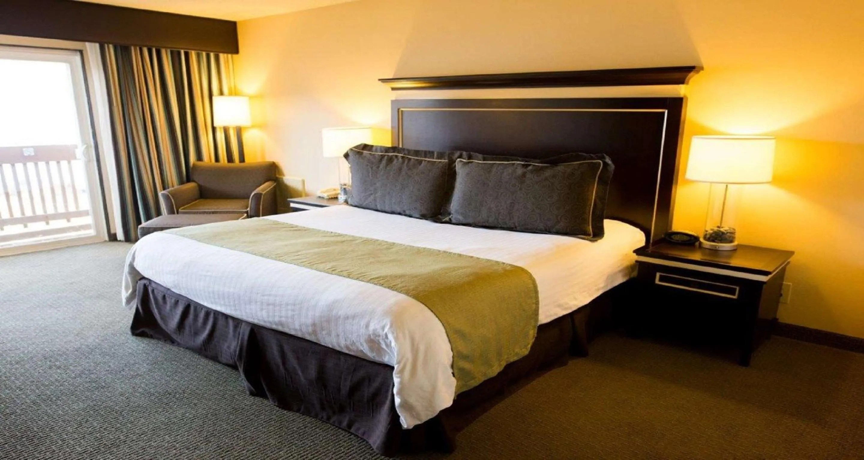 Bedroom, Bed in Pacifica Lighthouse Hotel Trademark Collection by Wyndham