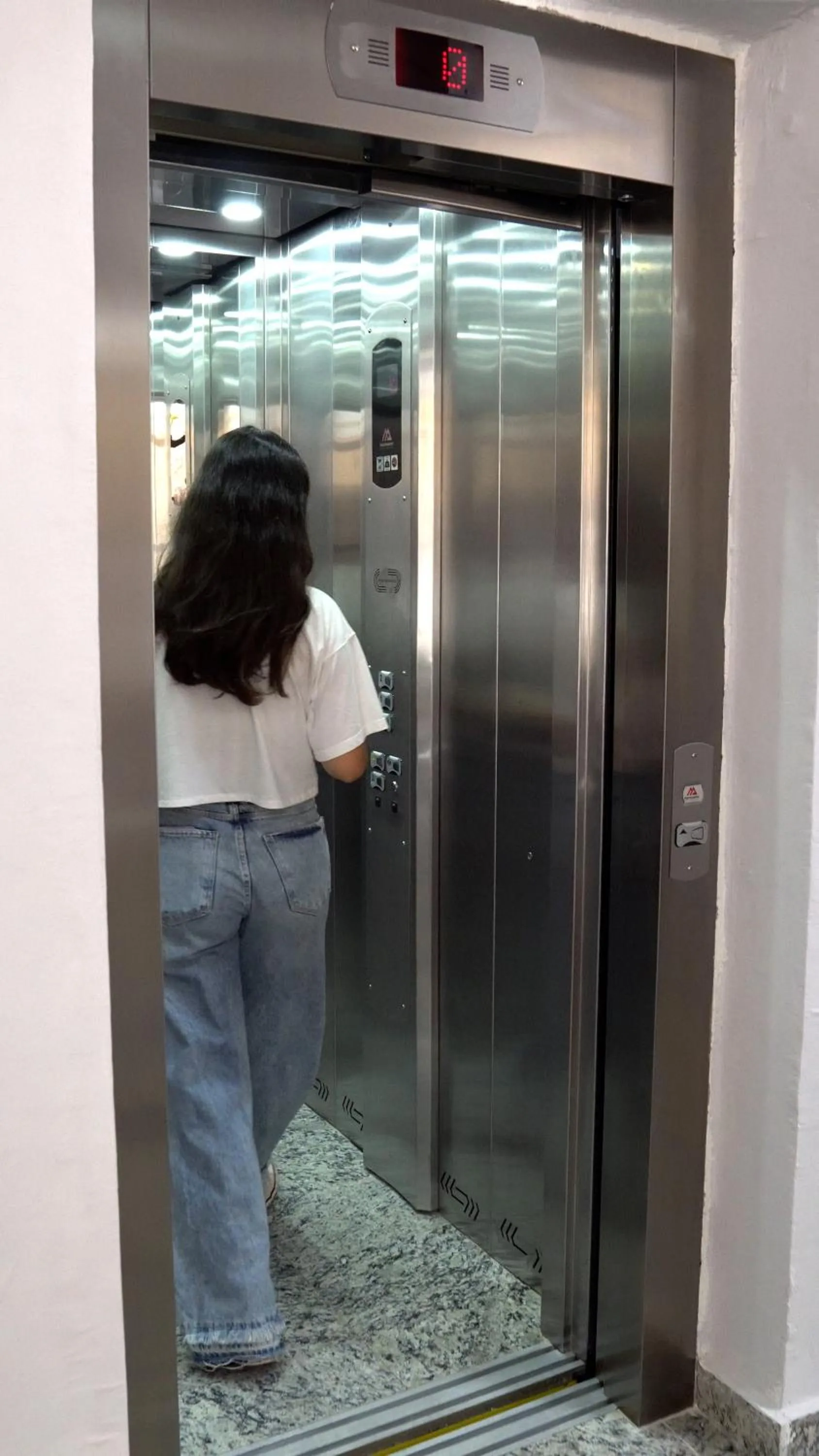 elevator in Hotel Euro Suite Poços de Caldas By Nacional Inn