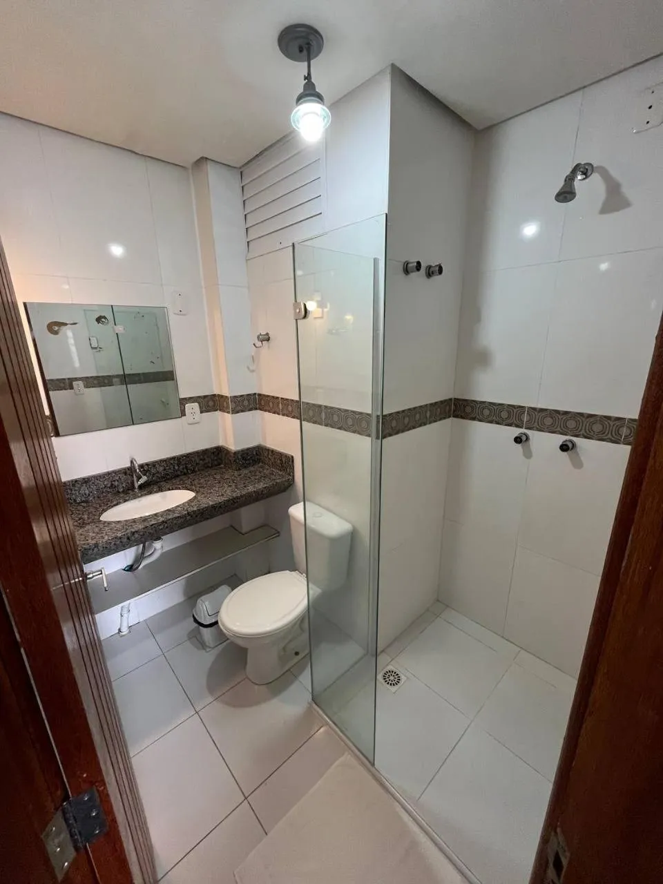 Toilet in Oscar Palace Hotel - Centro de Tubarão