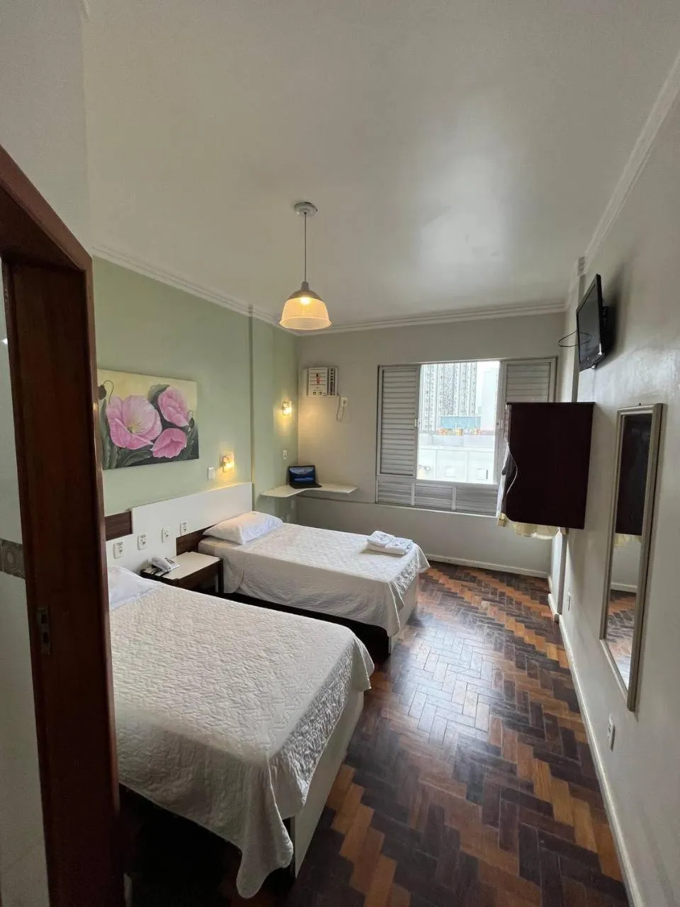 Photo of the whole room, Bed in Oscar Palace Hotel - Centro de Tubarão