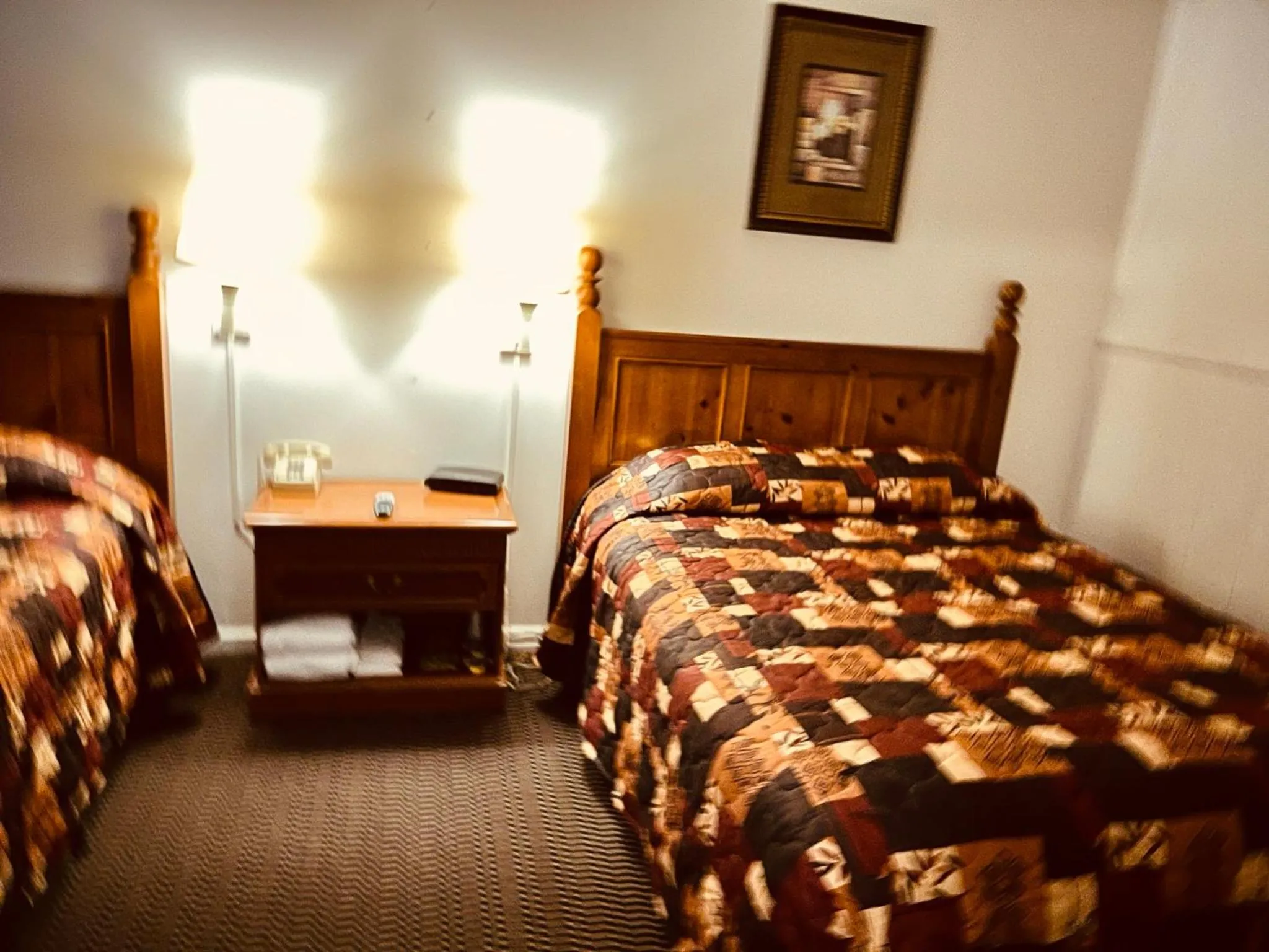 Bedroom, Bed in Jumping Frog Motel