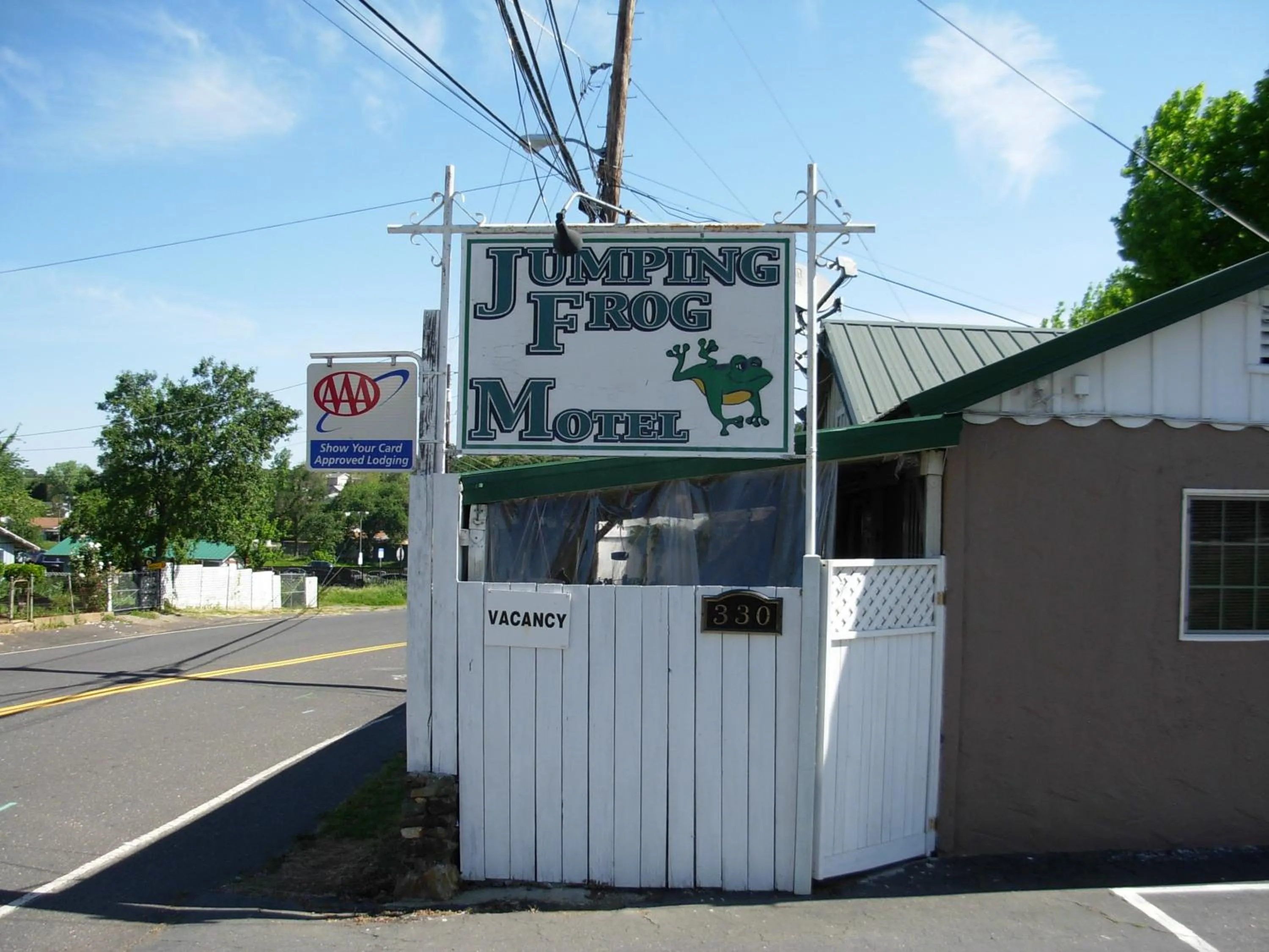 Property logo or sign in Jumping Frog Motel