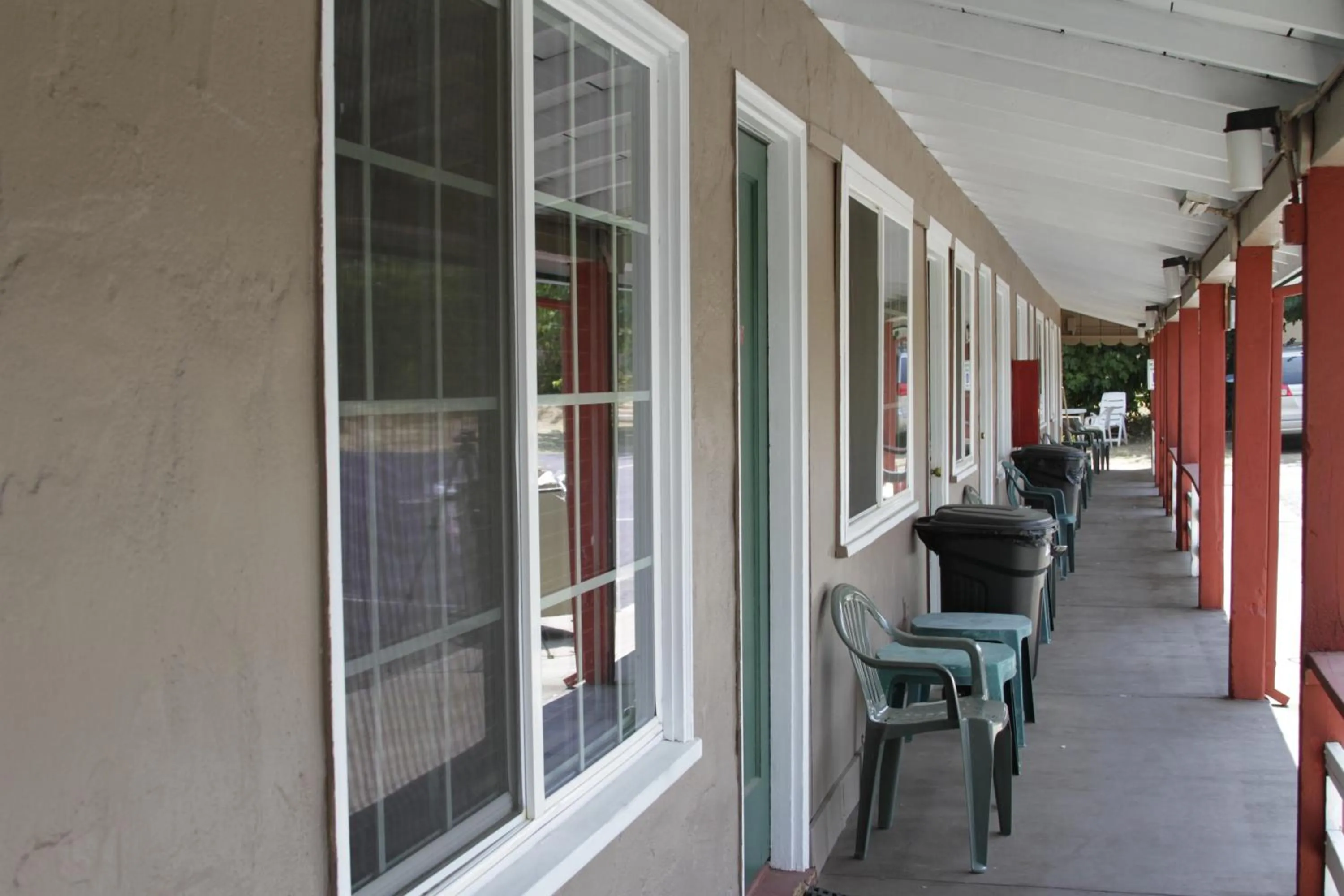 Seating area in Jumping Frog Motel