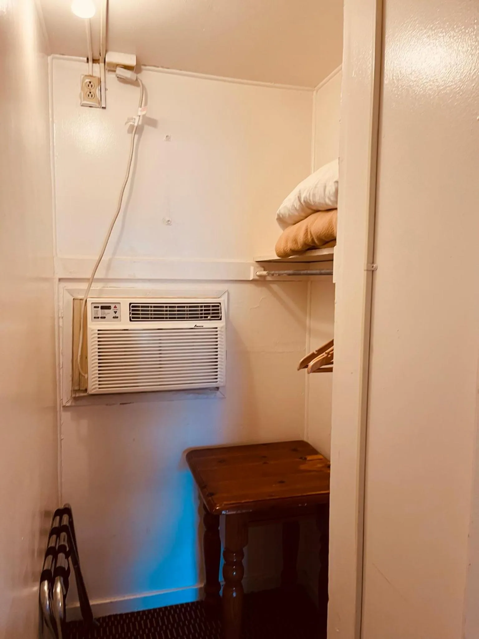 air conditioner in Jumping Frog Motel