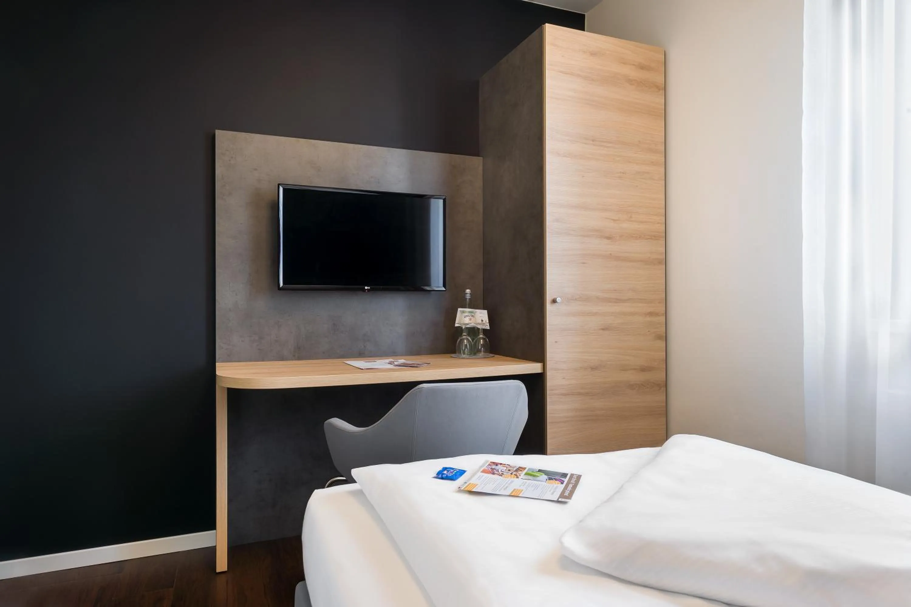 TV and multimedia in Signature East Hotel Apartment