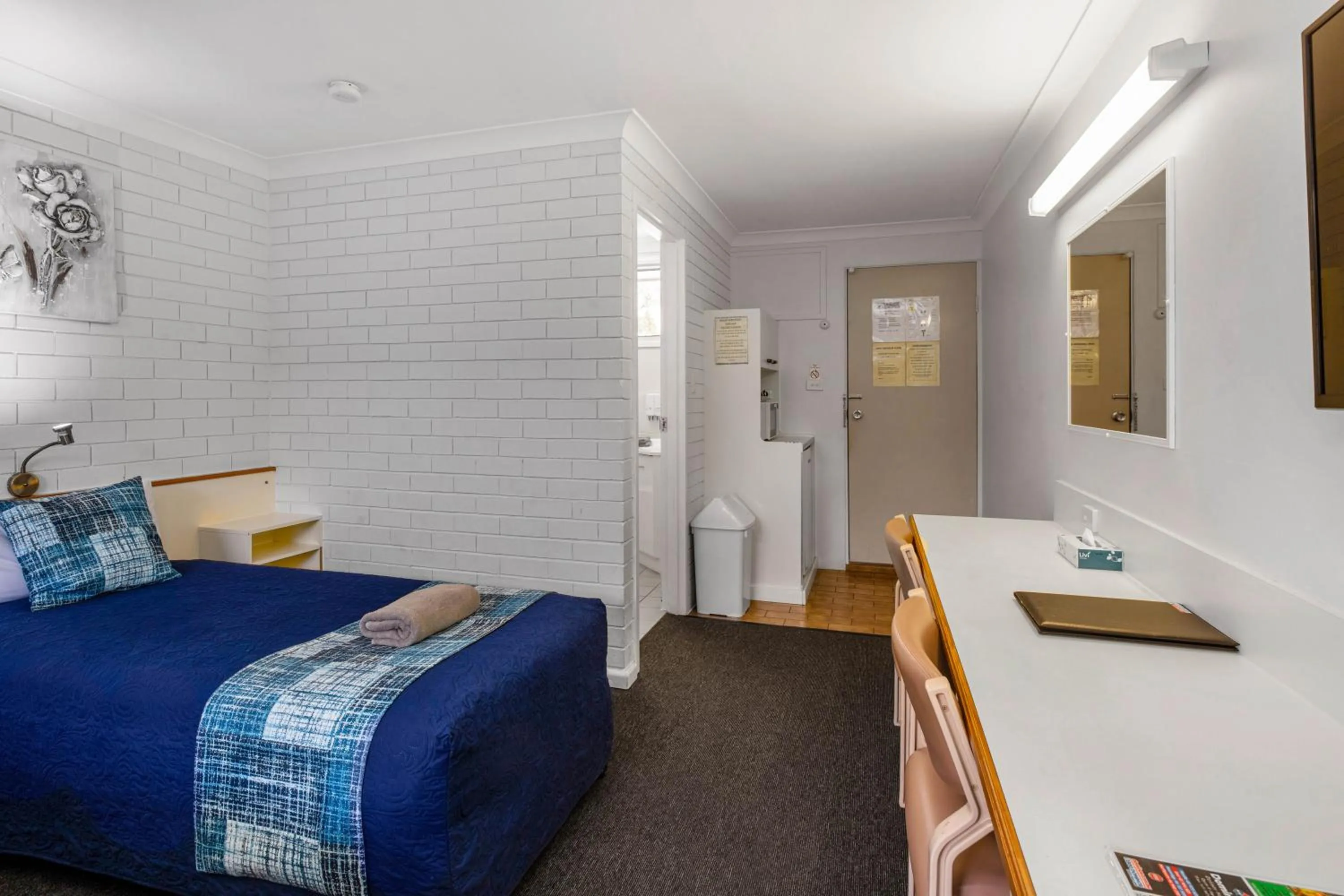 Bed in Leichhardt Motor Inn