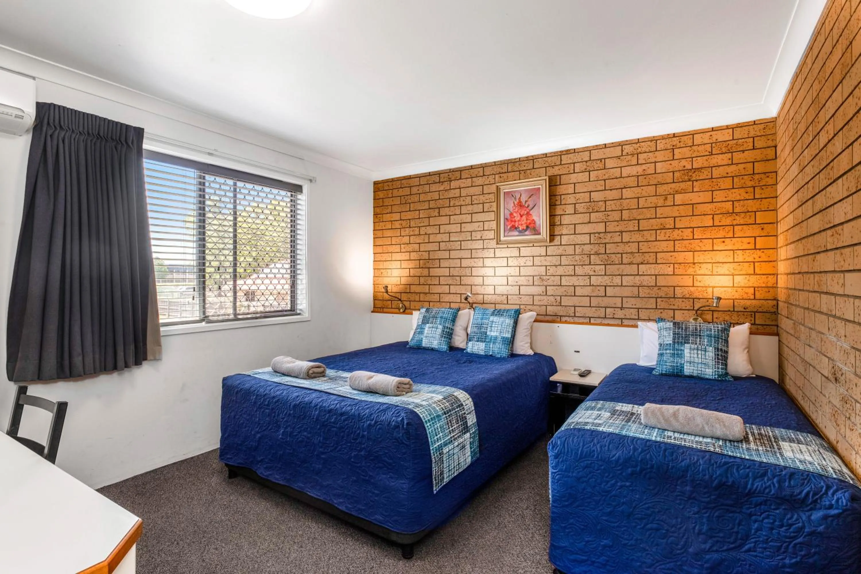 Bed in Leichhardt Motor Inn