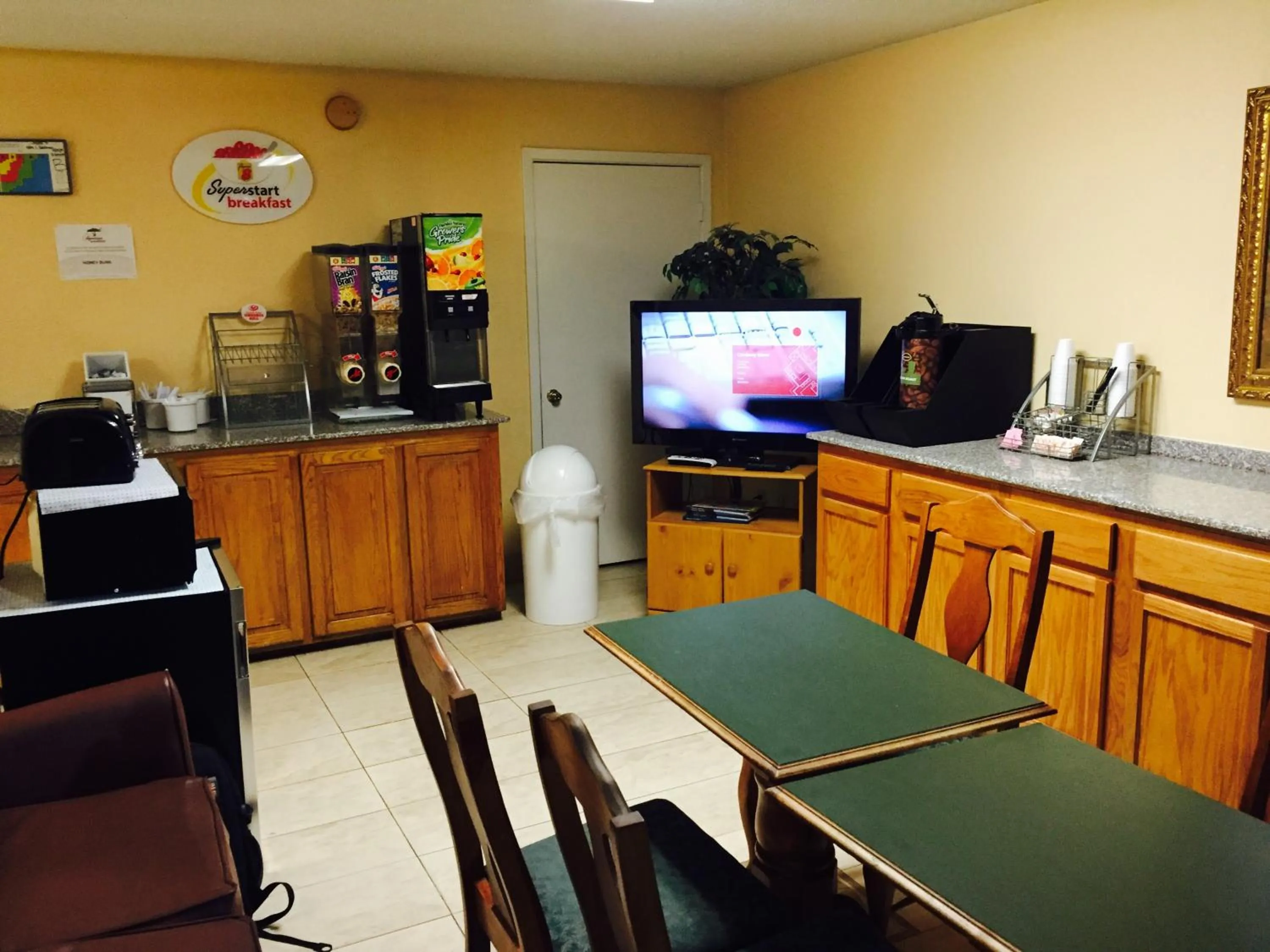 Restaurant/places to eat, Dining Area in Super 8 by Wyndham Longview/I-20