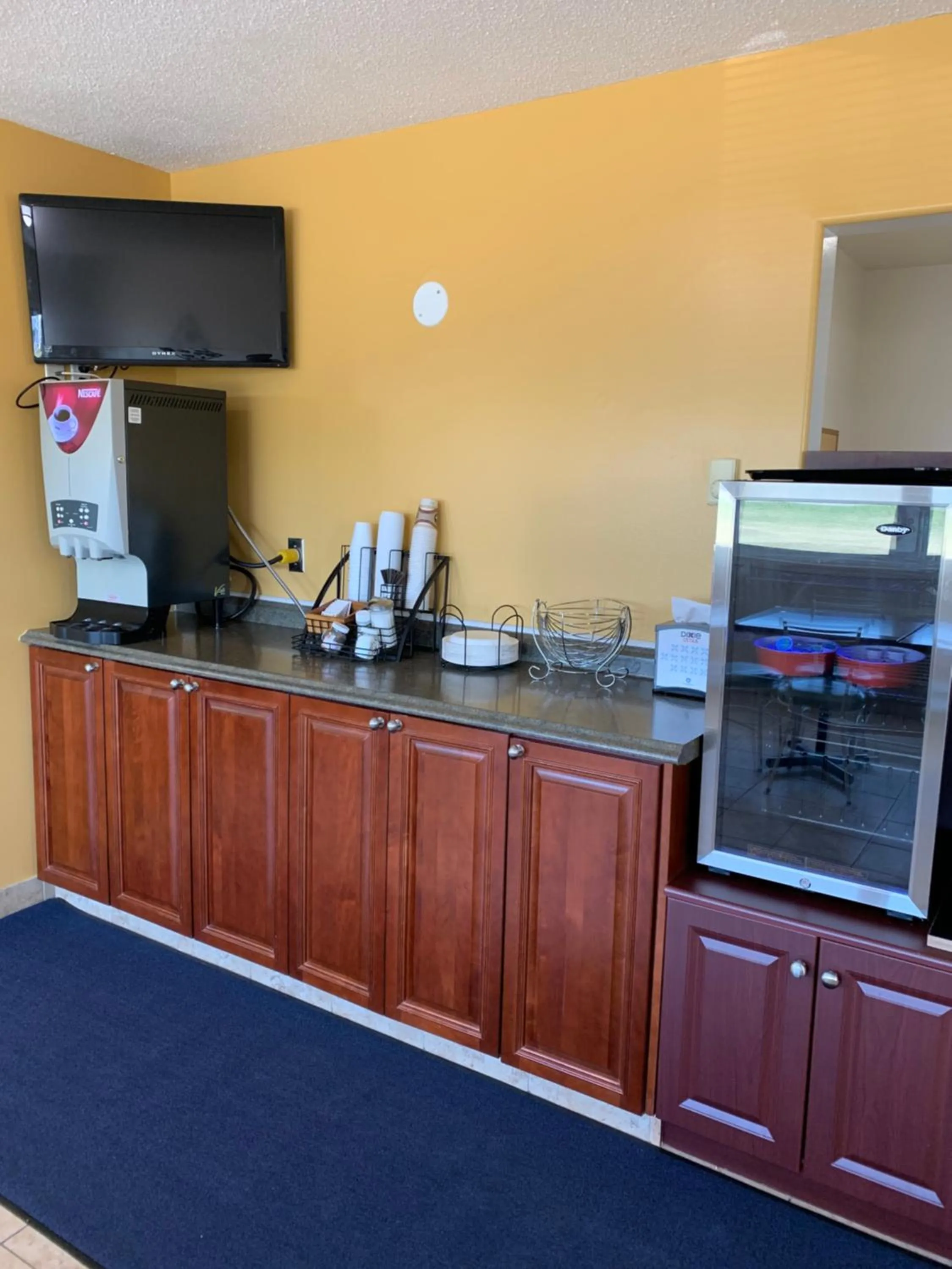 Coffee/tea facilities in Westway Inn Motel