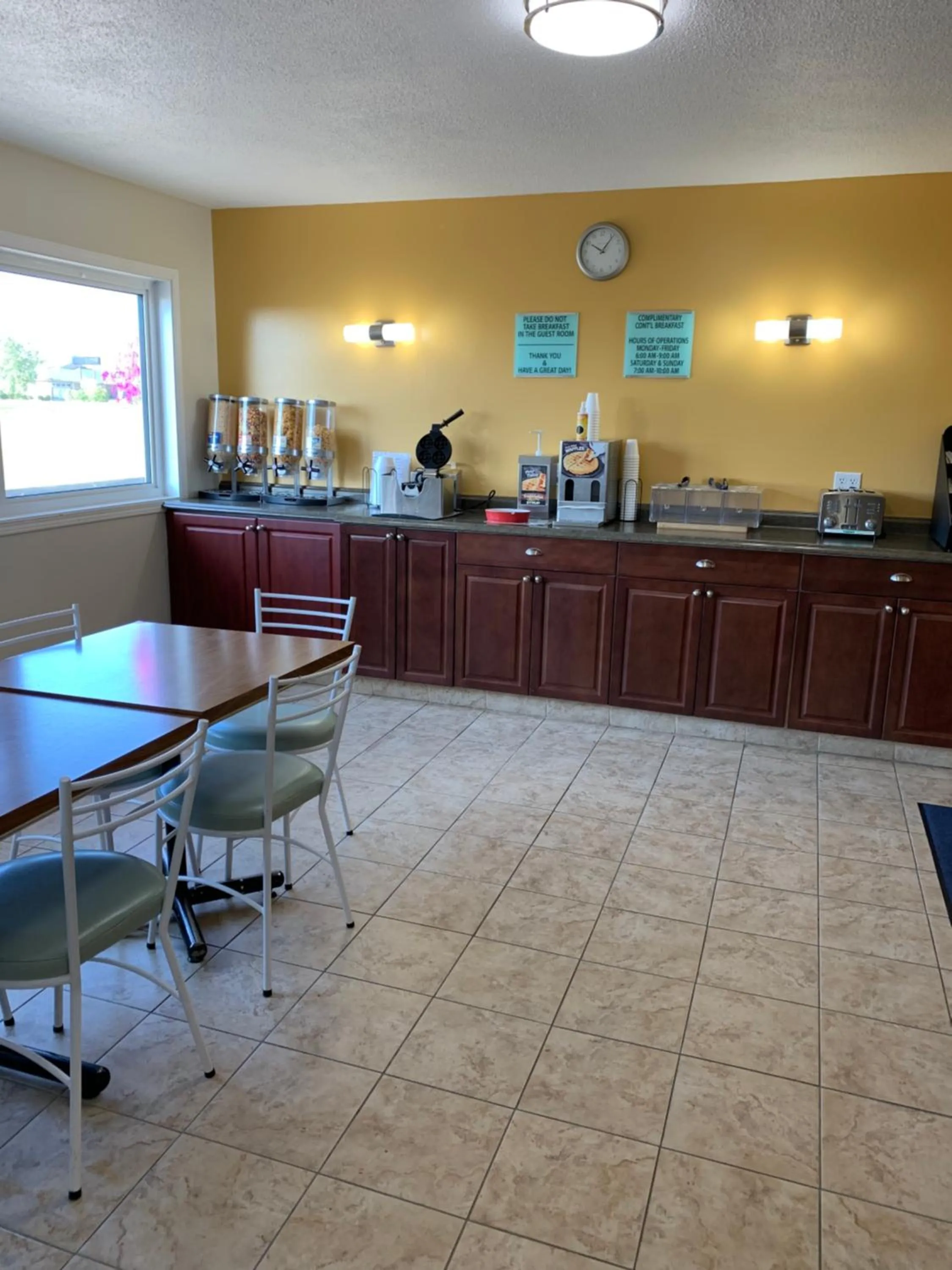 Coffee/tea facilities in Westway Inn Motel