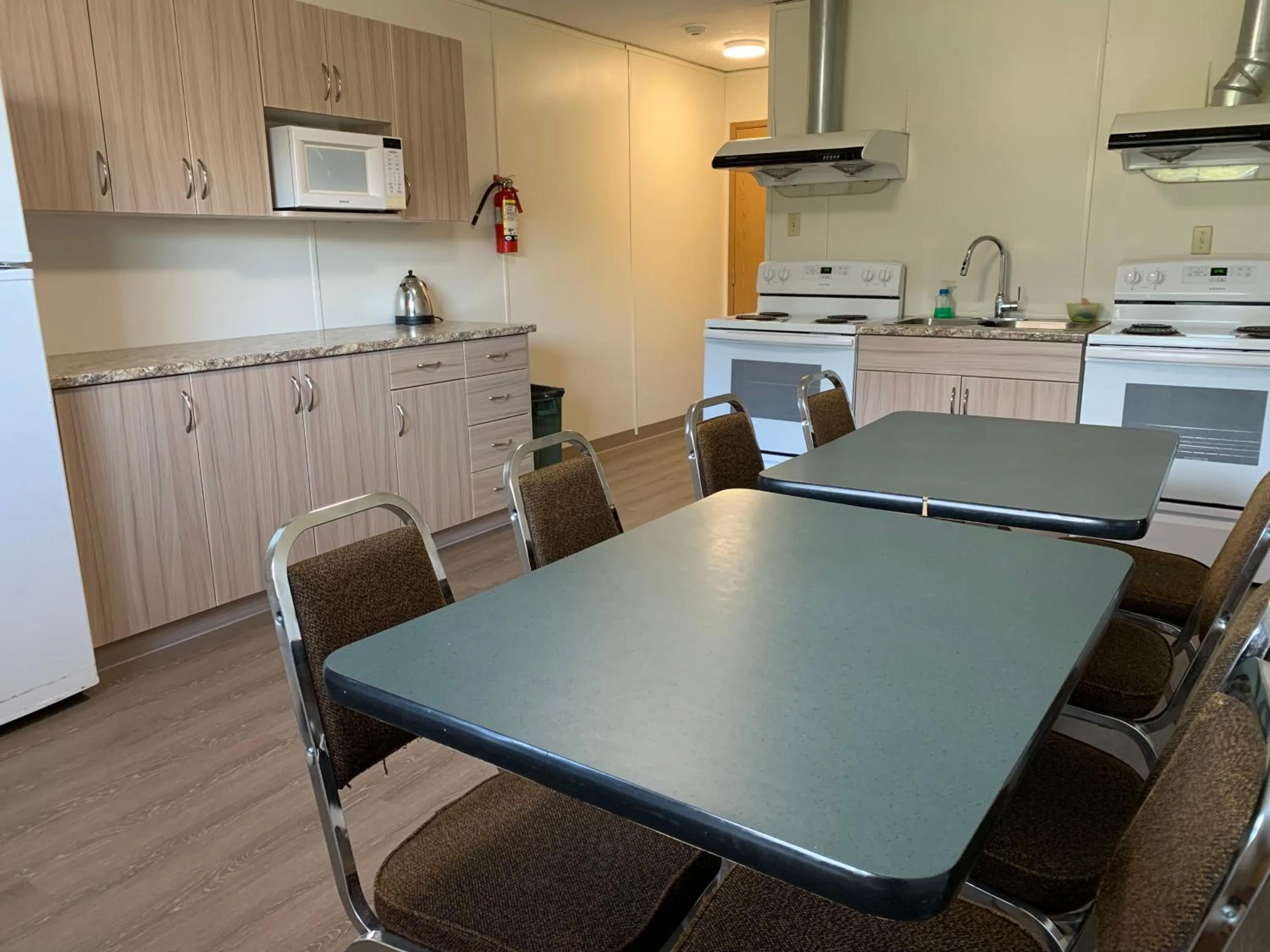 Kitchen or kitchenette in Westway Inn Motel
