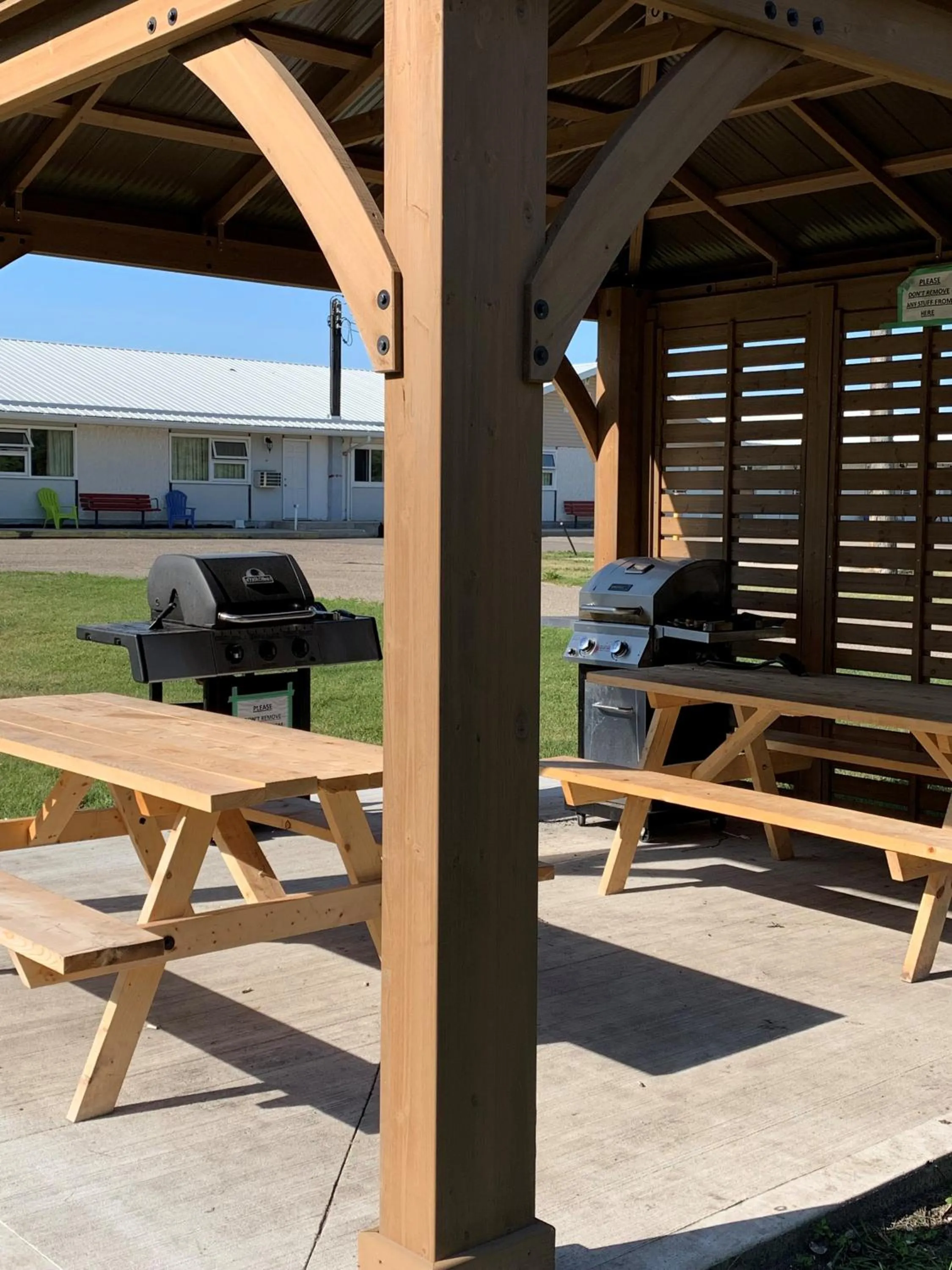 BBQ facilities in Westway Inn Motel