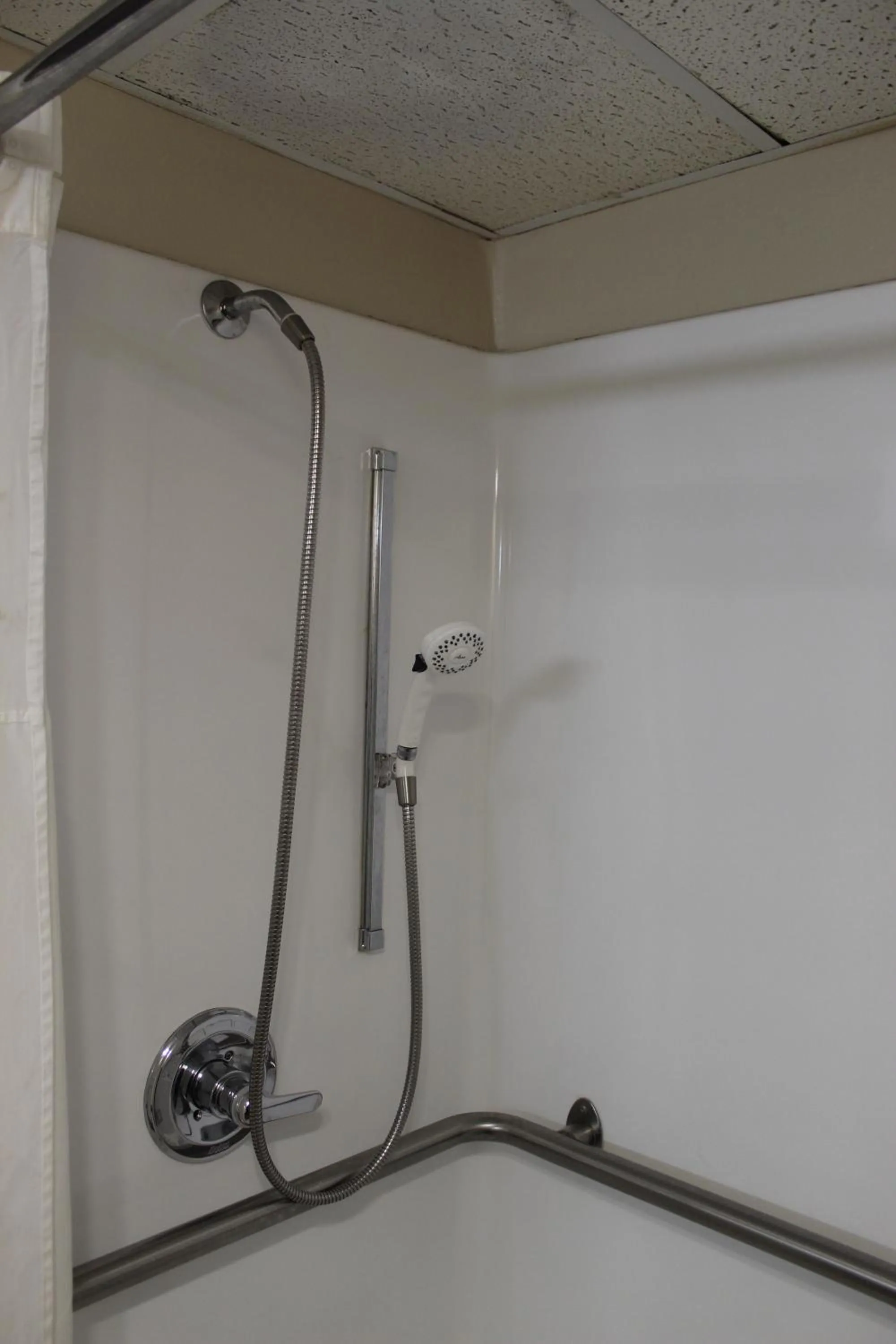 Shower in Quality Inn & Suites Moline - Quad Cities