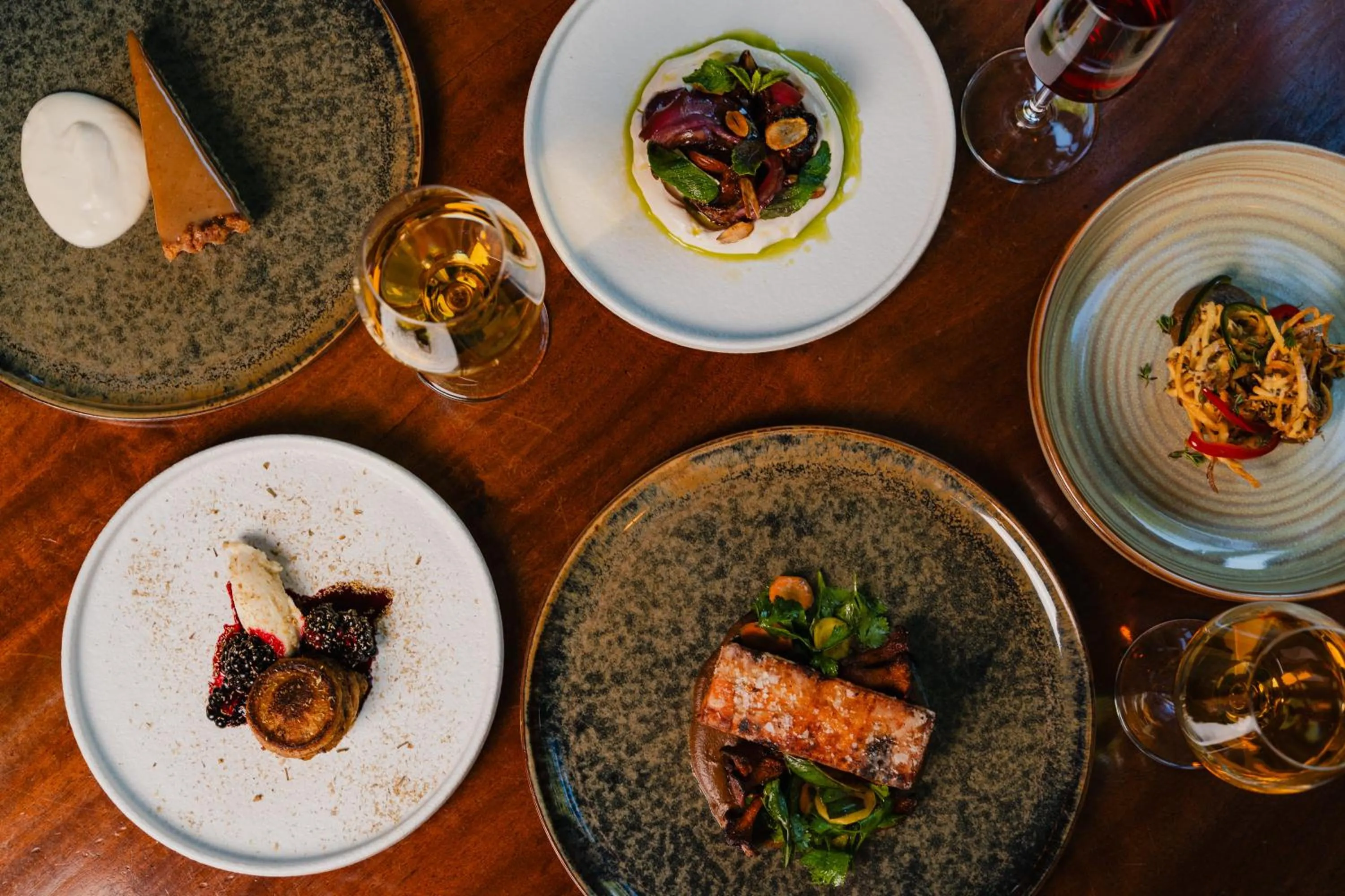 Restaurant/places to eat in Hotel Mercier