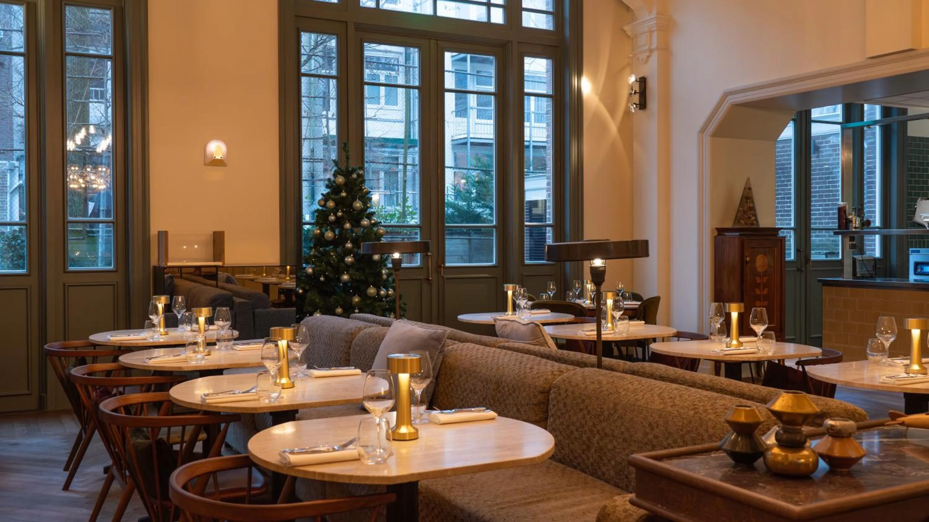 Restaurant/places to eat in Hotel Mercier