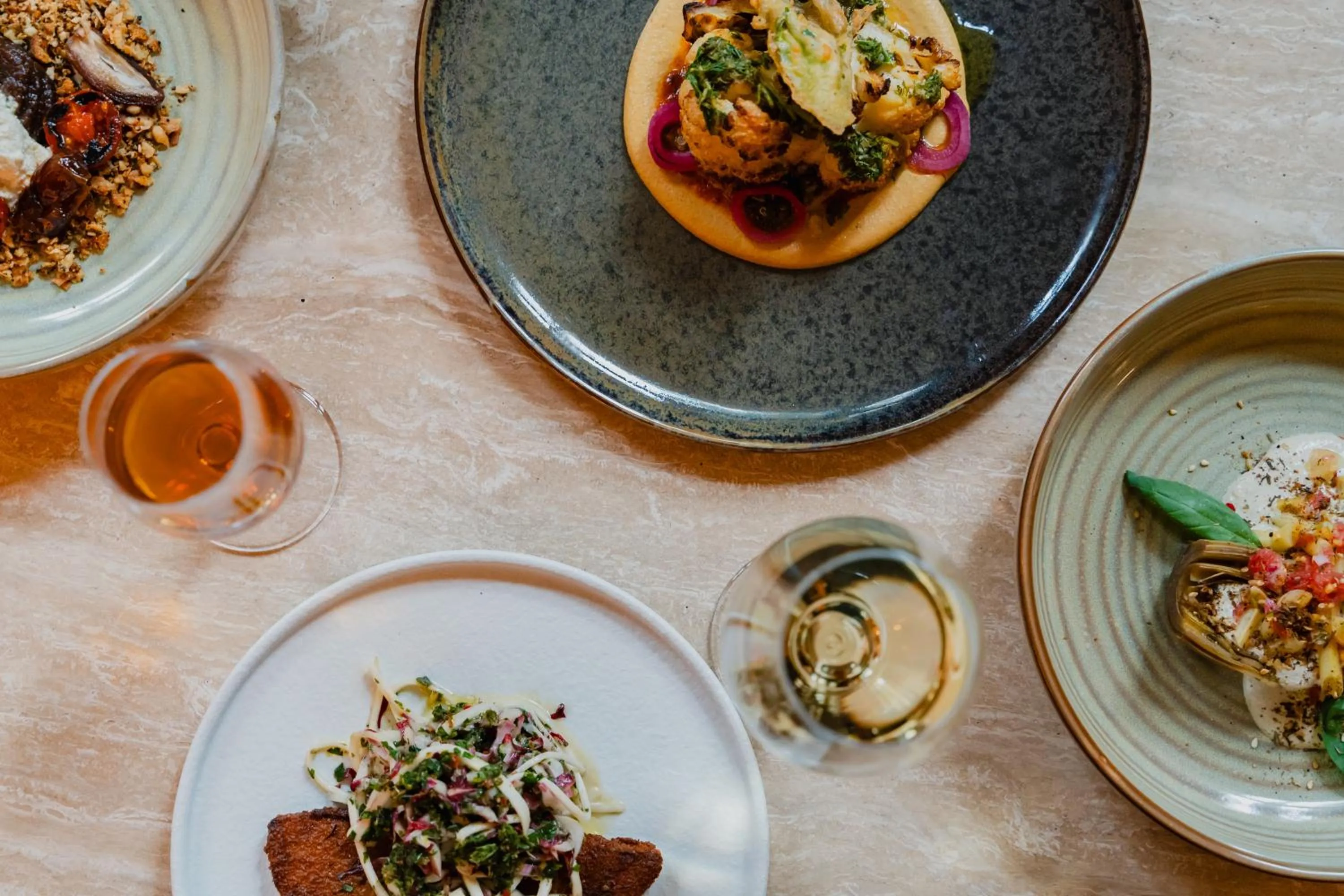 Restaurant/places to eat in Hotel Mercier