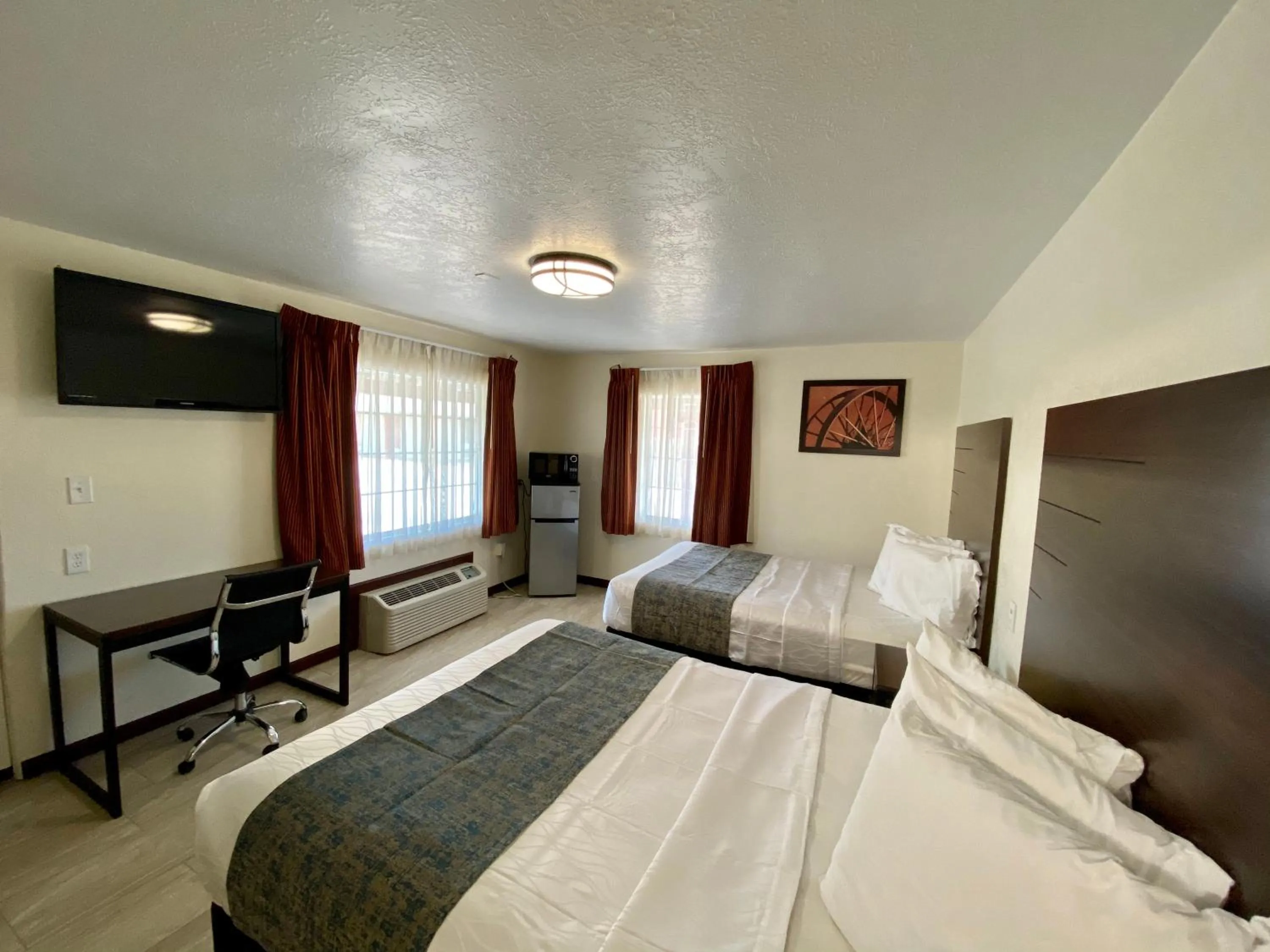 Bedroom, Bed in Roswell Inn