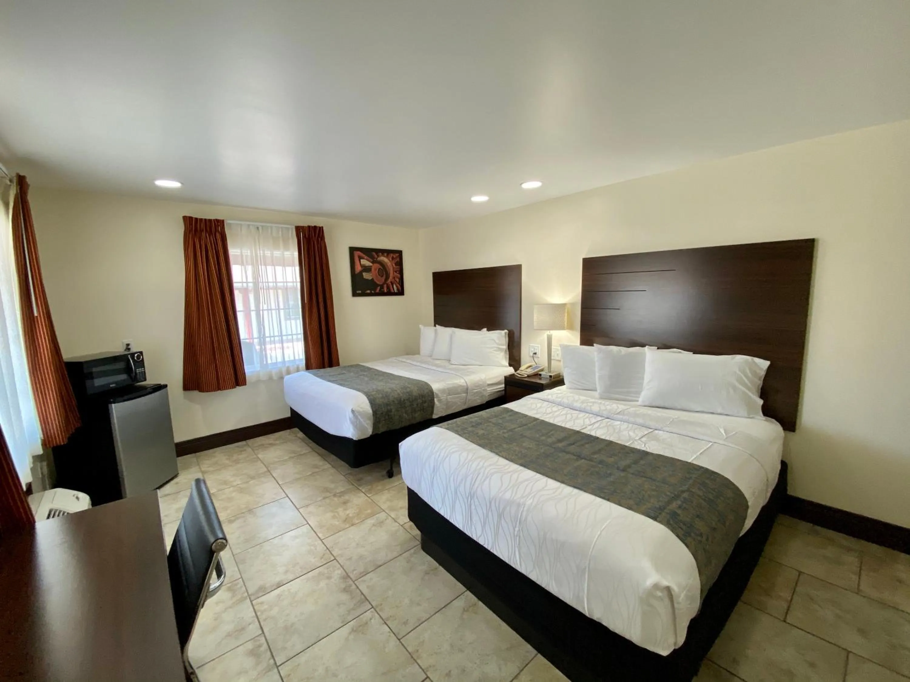 Bedroom, Bed in Roswell Inn