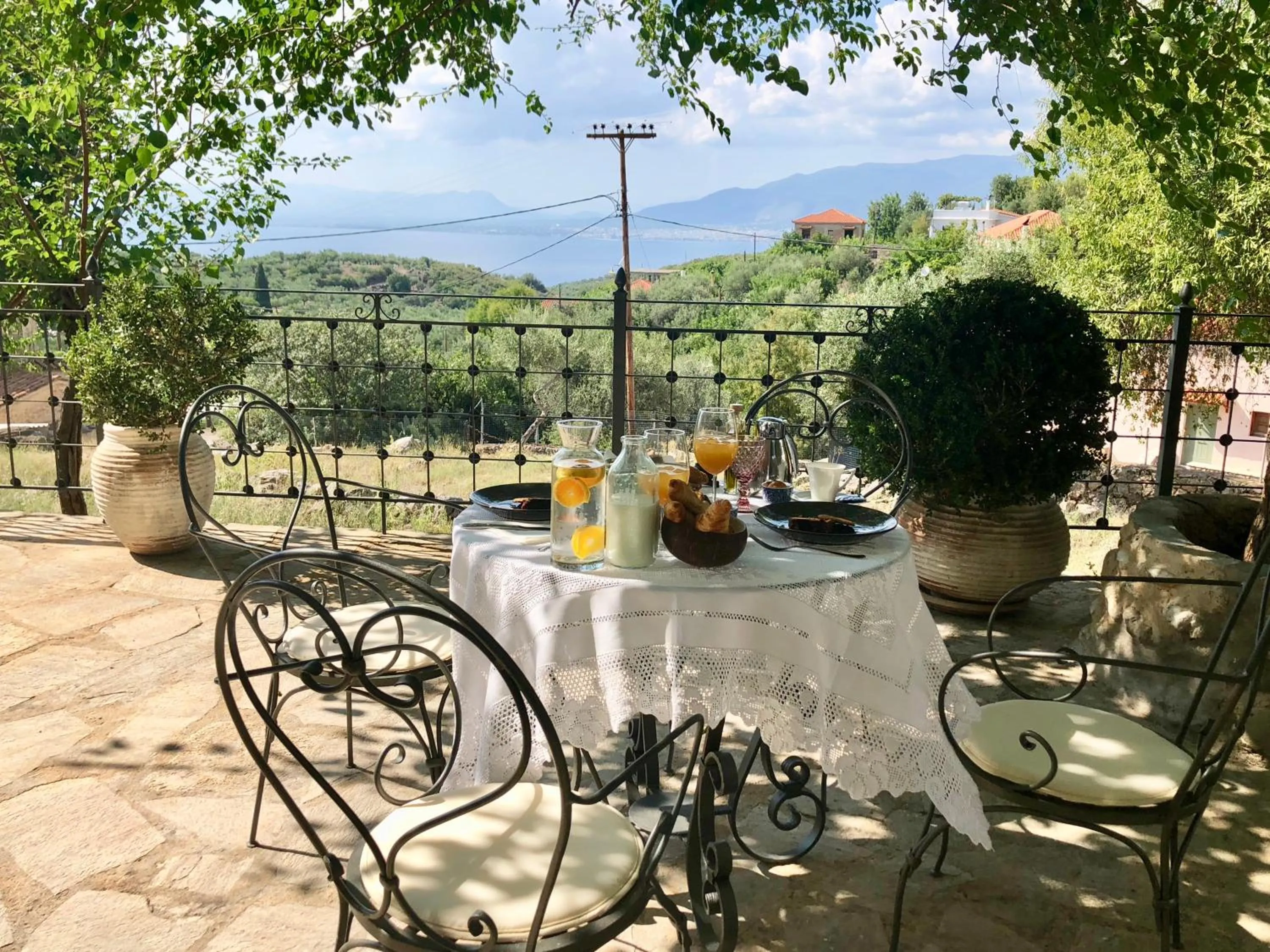 Food and drinks in Villa Vager Mani Hotel