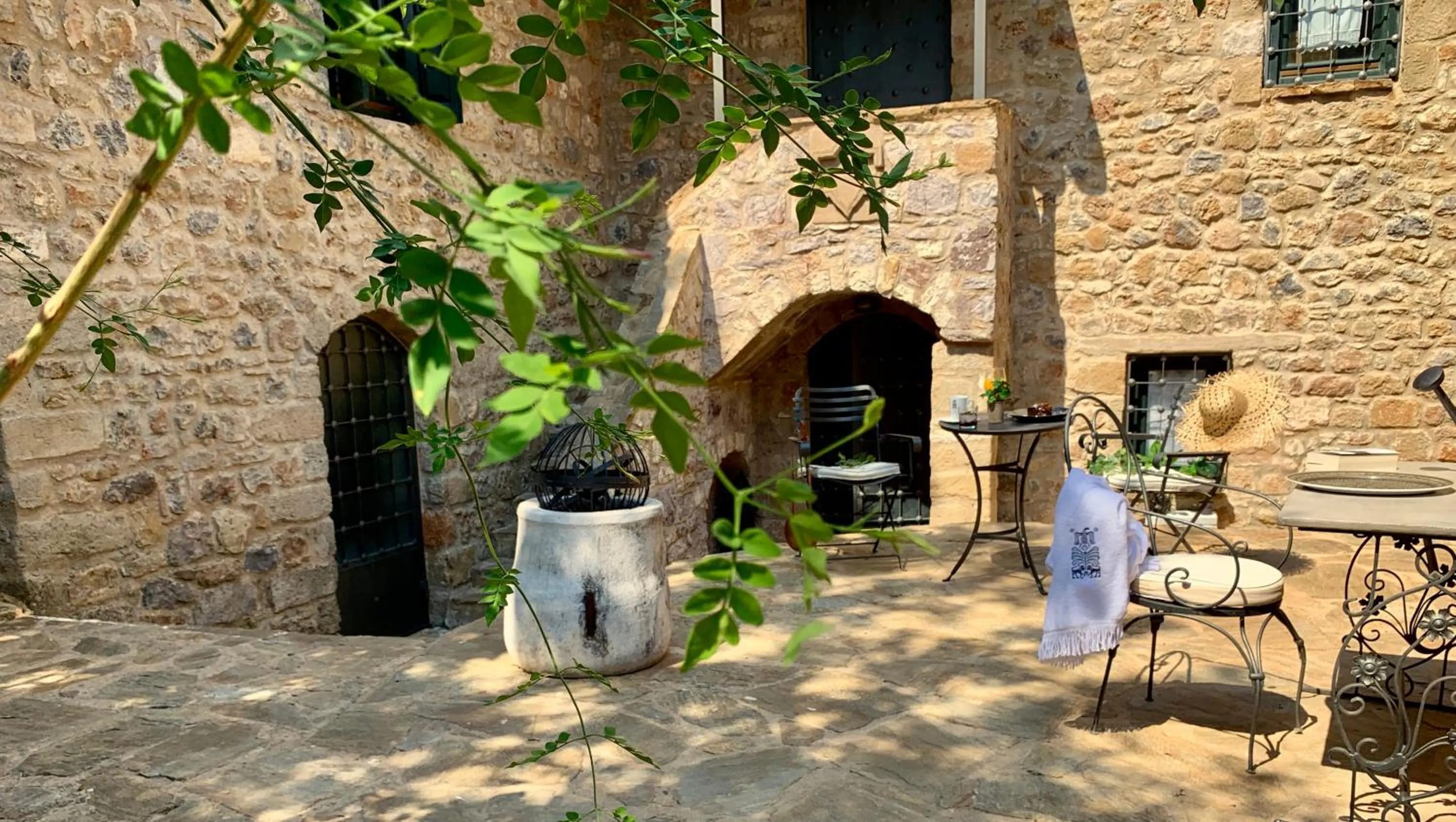 Garden view in Villa Vager Mani Hotel