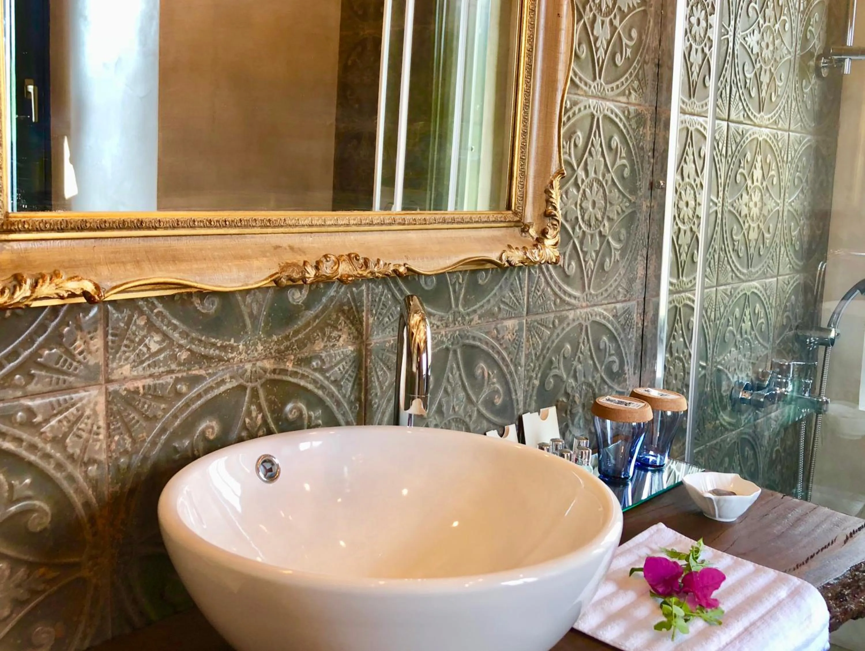 Bathroom in Villa Vager Mani Hotel