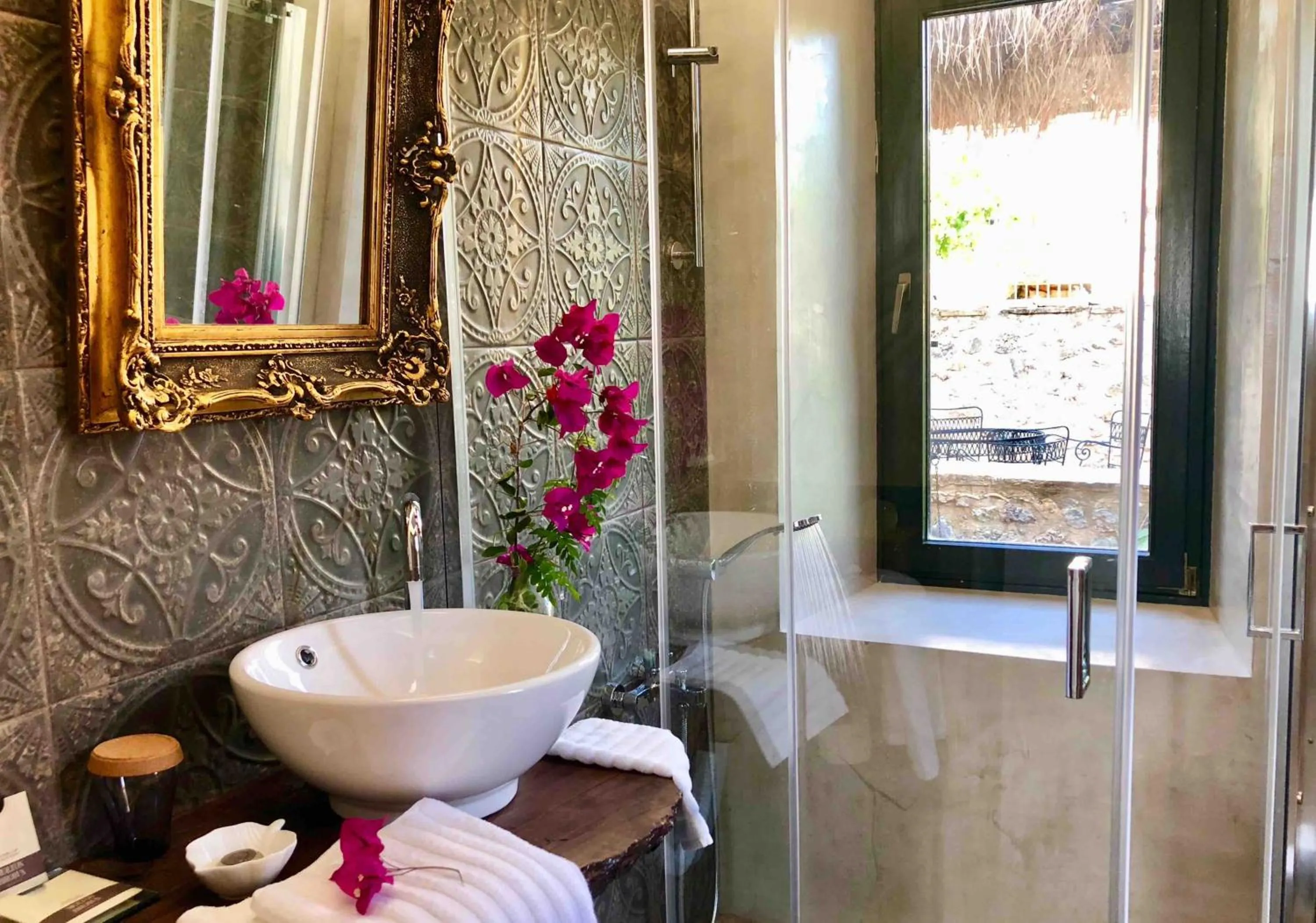 Bathroom in Villa Vager Mani Hotel