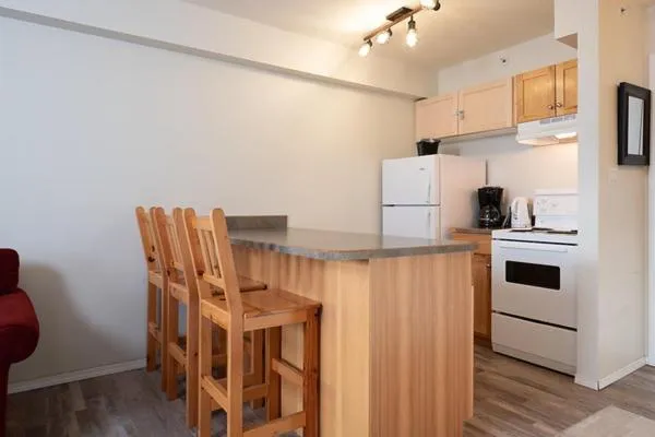 Kitchen or kitchenette in The Vance Creek Hotel & Conference Centre