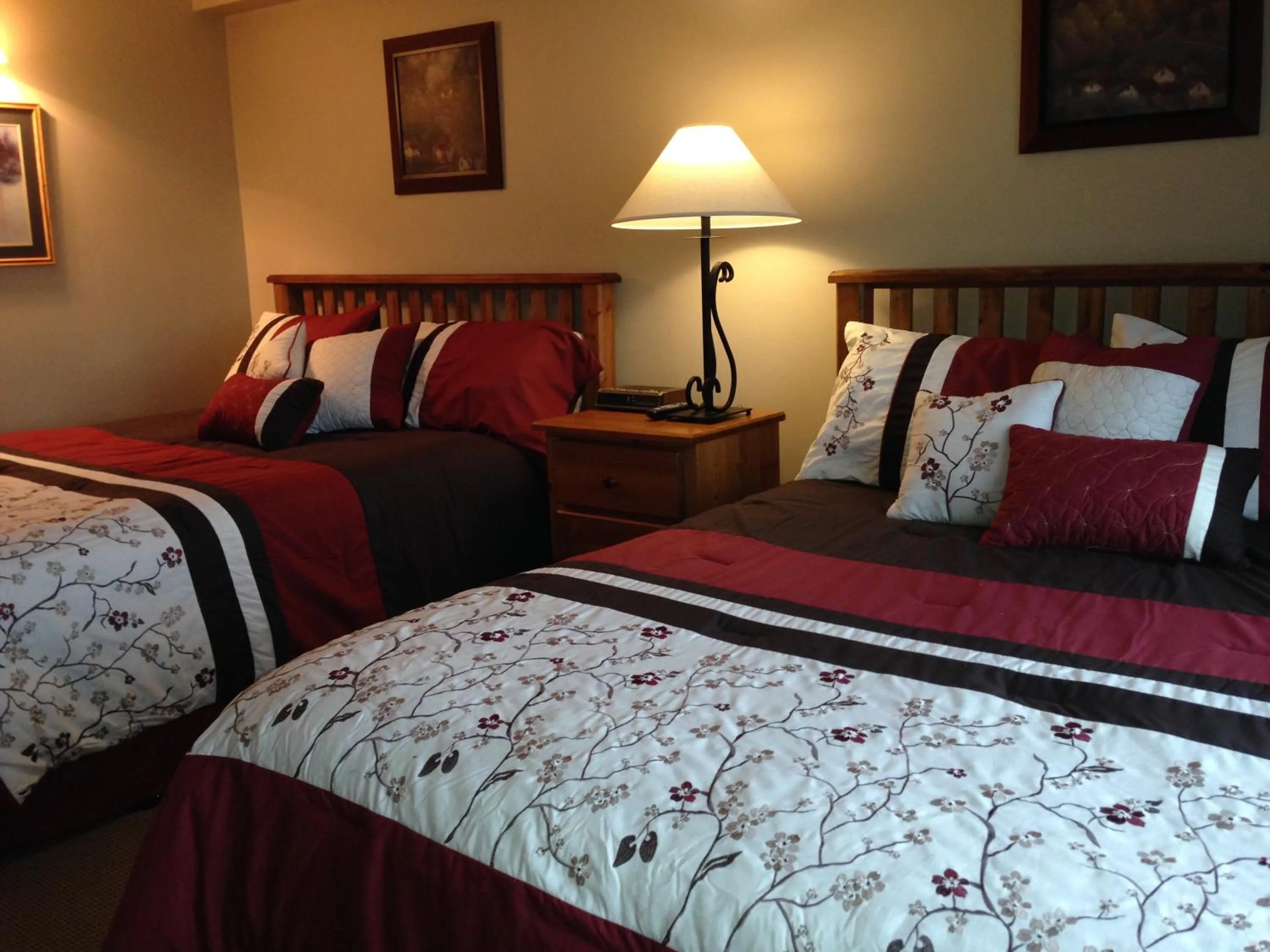 Bed in The Vance Creek Hotel & Conference Centre