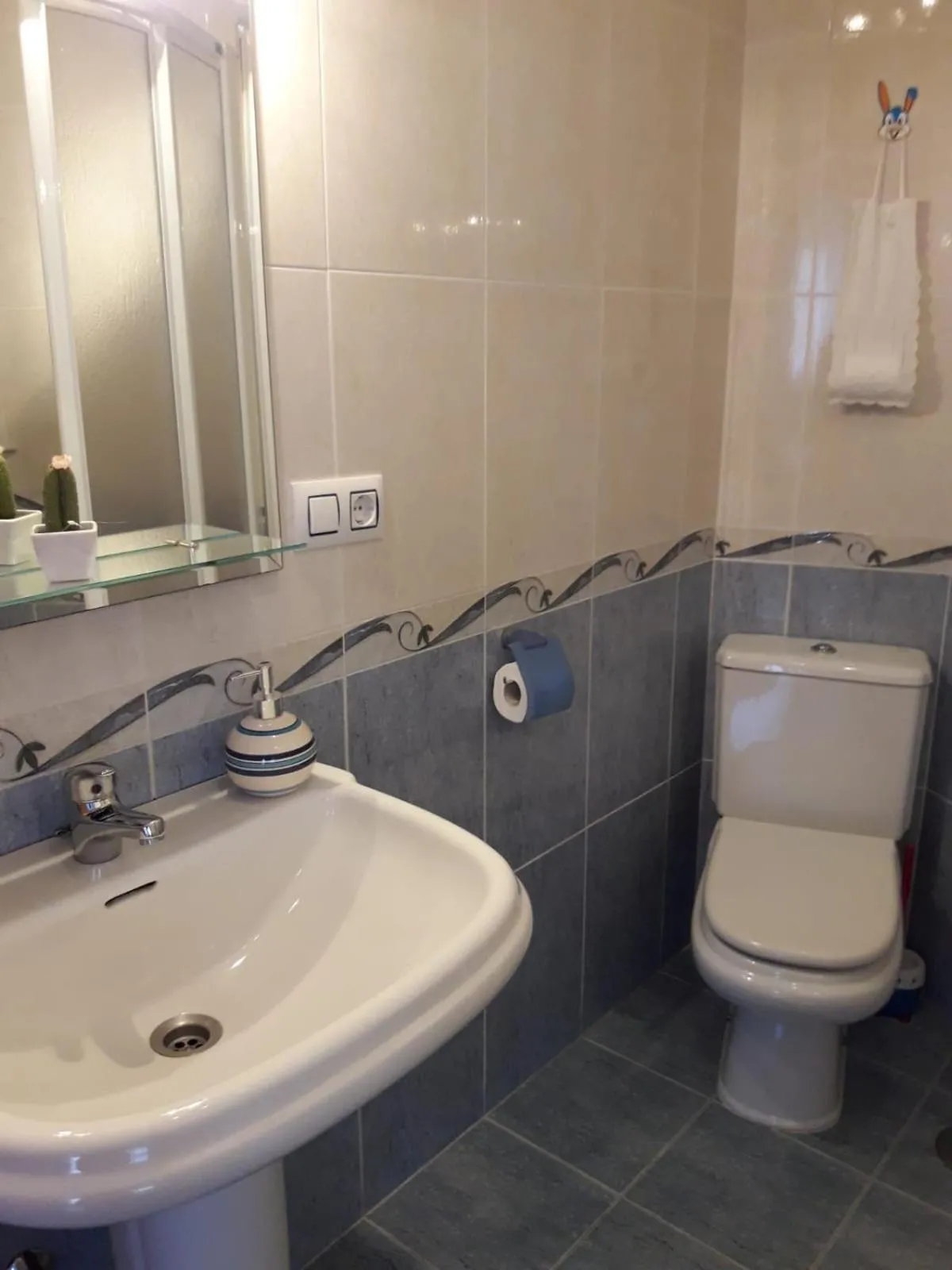 Quadruple Room with Private Bathroom in Albergue Agarimo