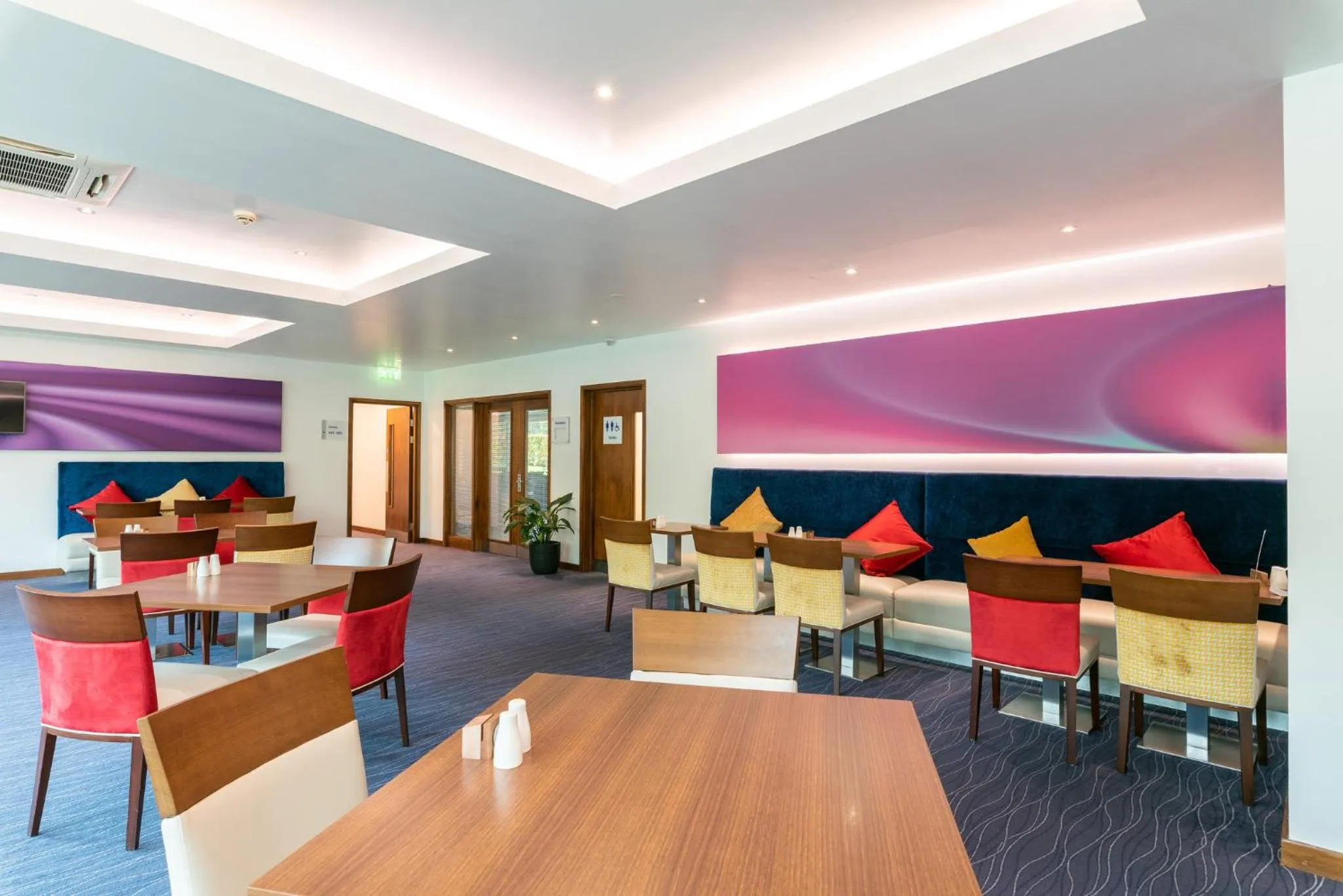 Restaurant/places to eat in Holiday Inn Express Burnley M65 Jct 10 by IHG