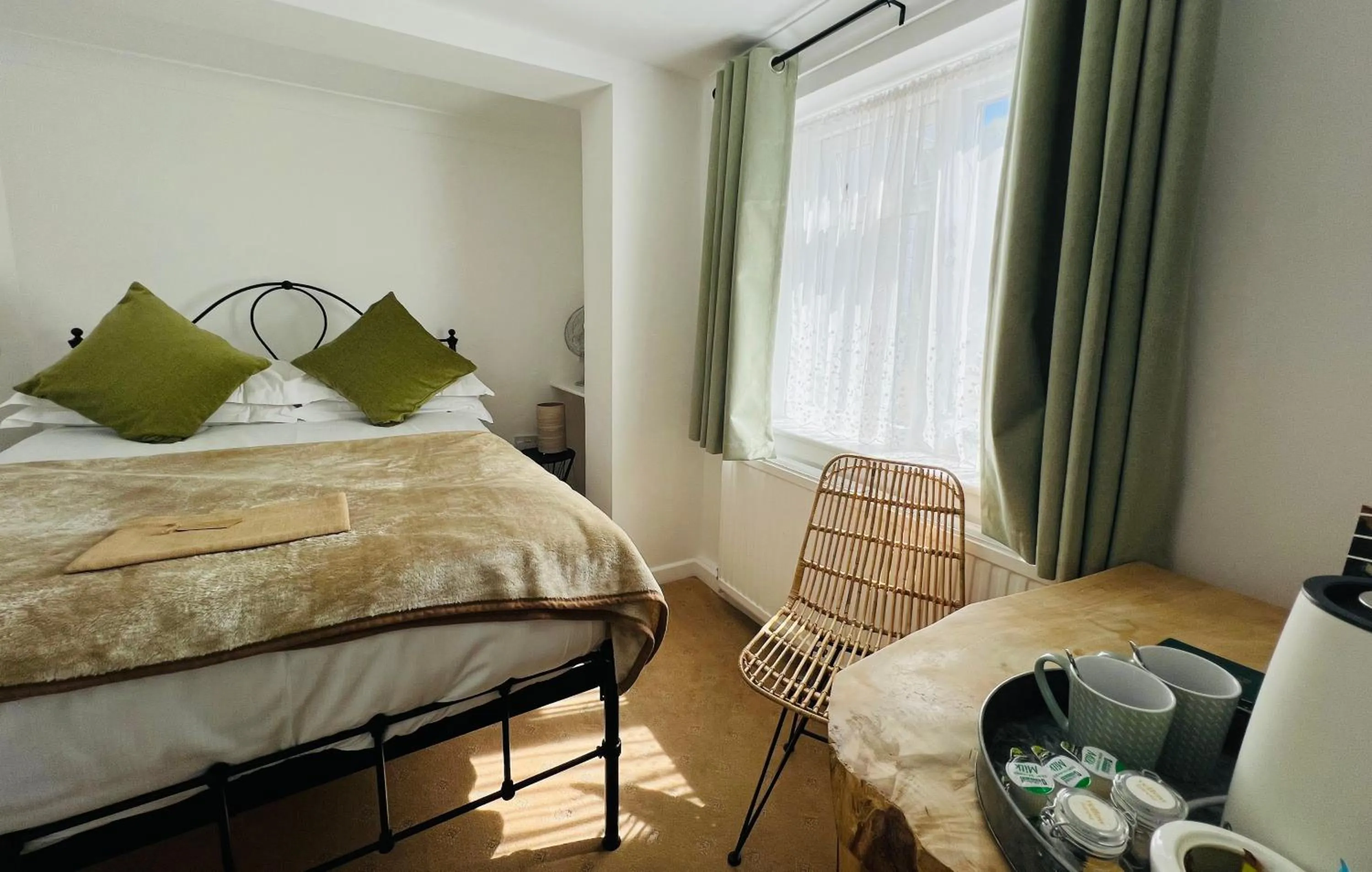 Bedroom, Bed in Cottage Lodge Hotel